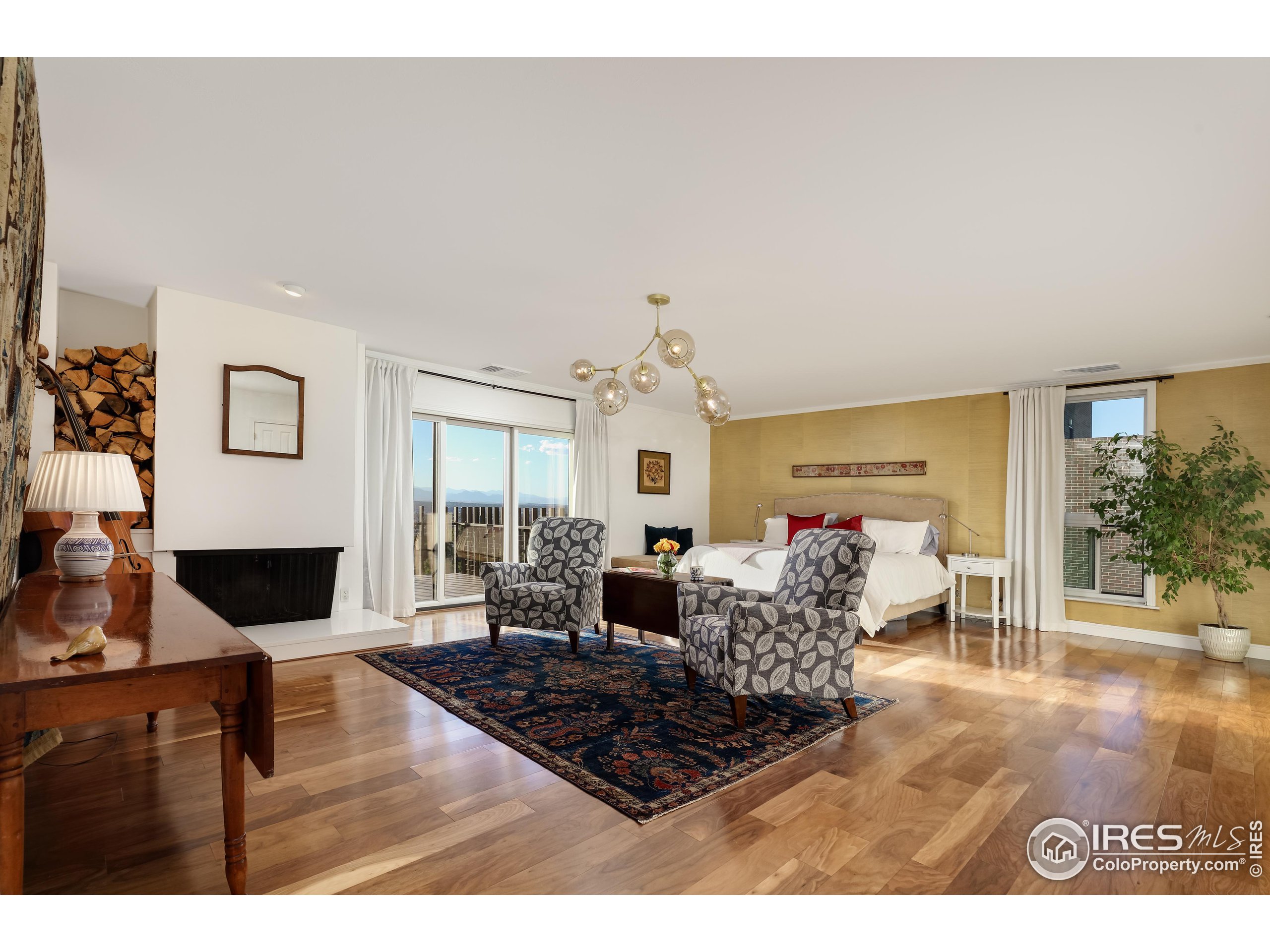 460 S Marion Pkwy 2000