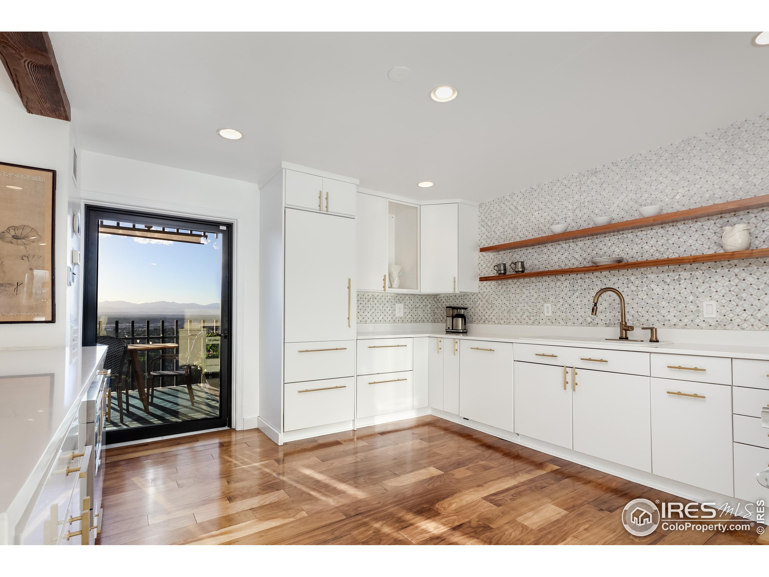 460 S Marion Pkwy 2000