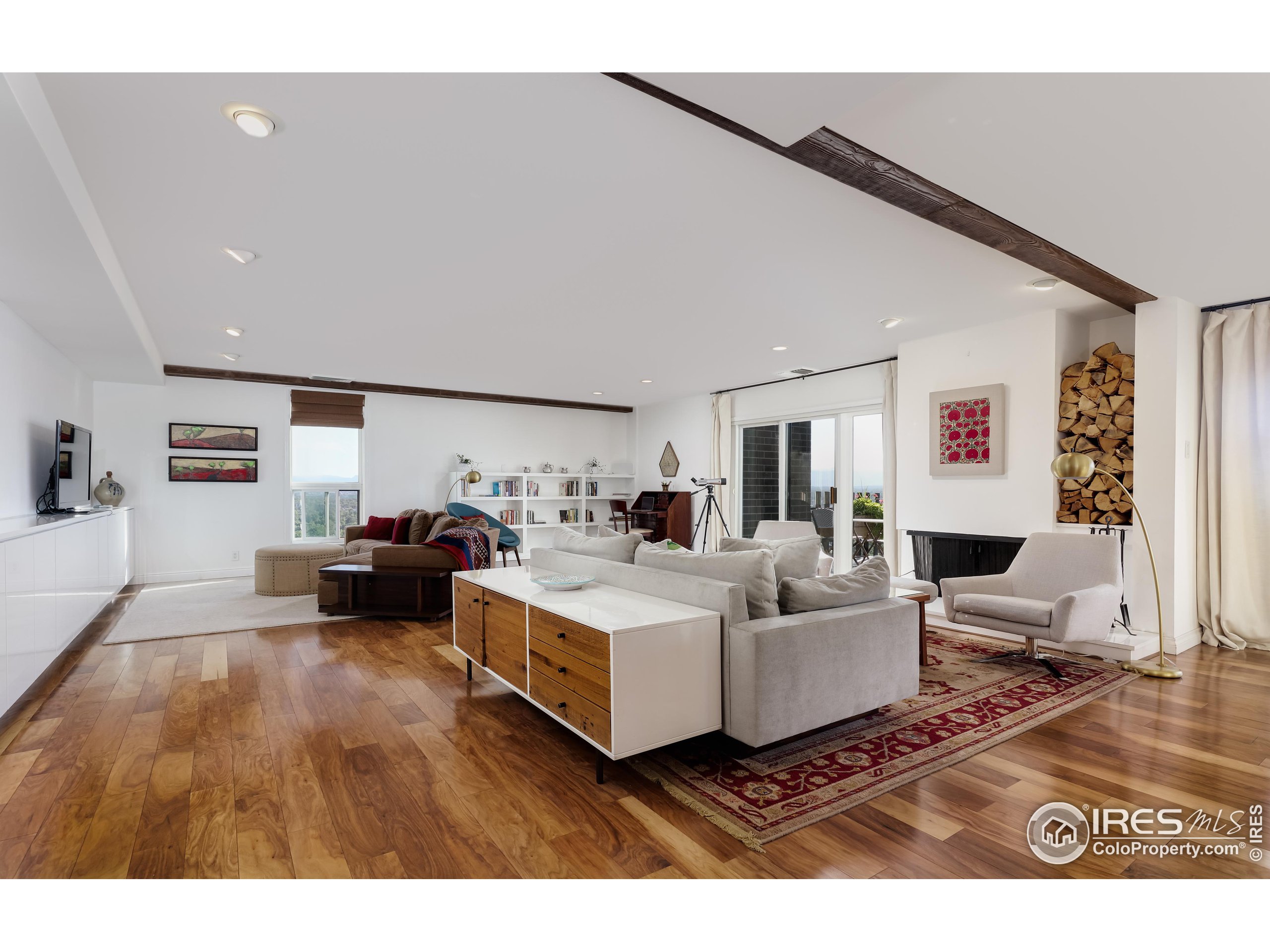 460 S Marion Pkwy 2000