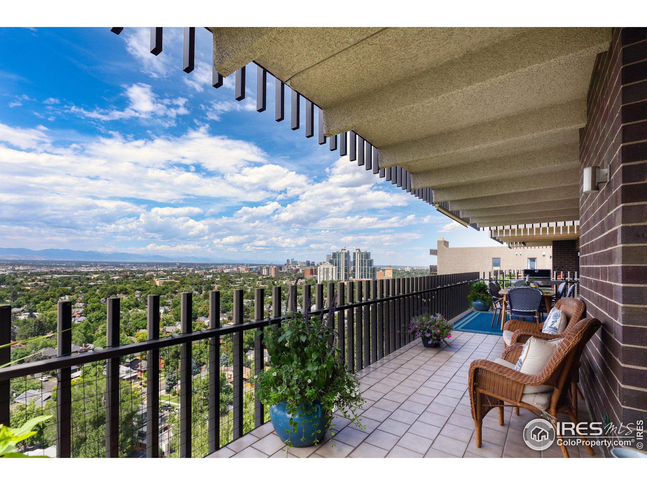 460 S Marion Pkwy 2000