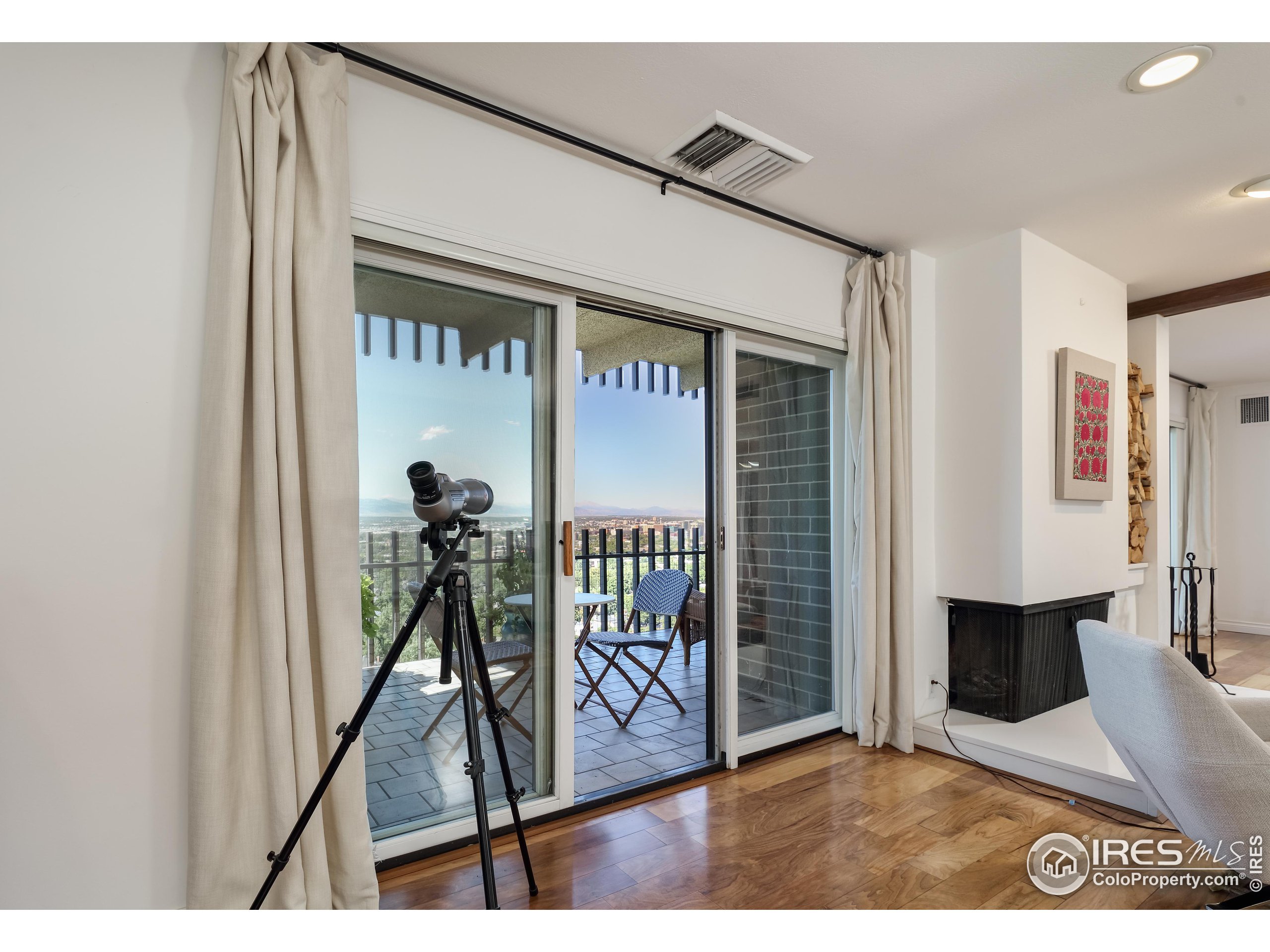 460 S Marion Pkwy 2000