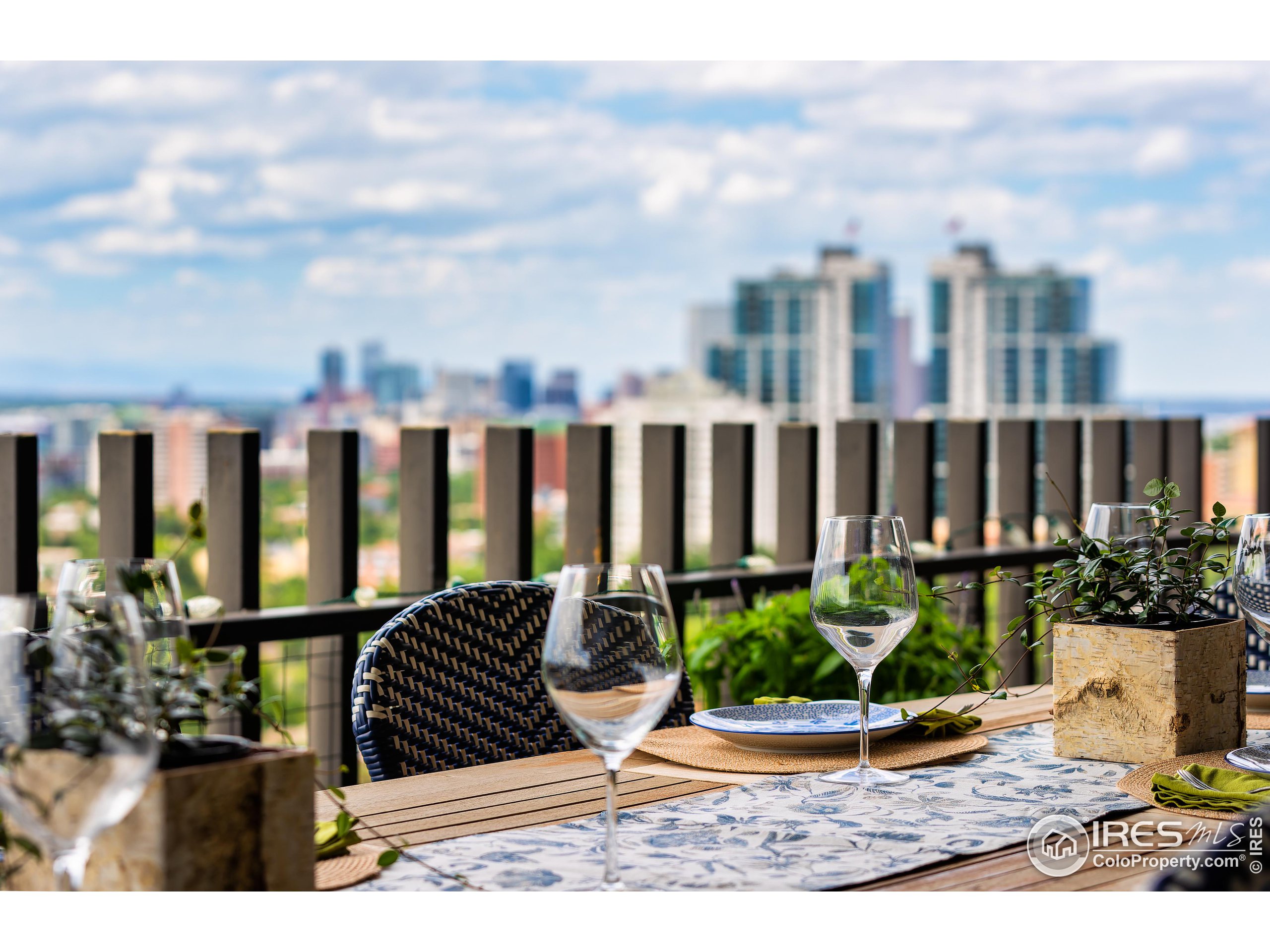 460 S Marion Pkwy 2000