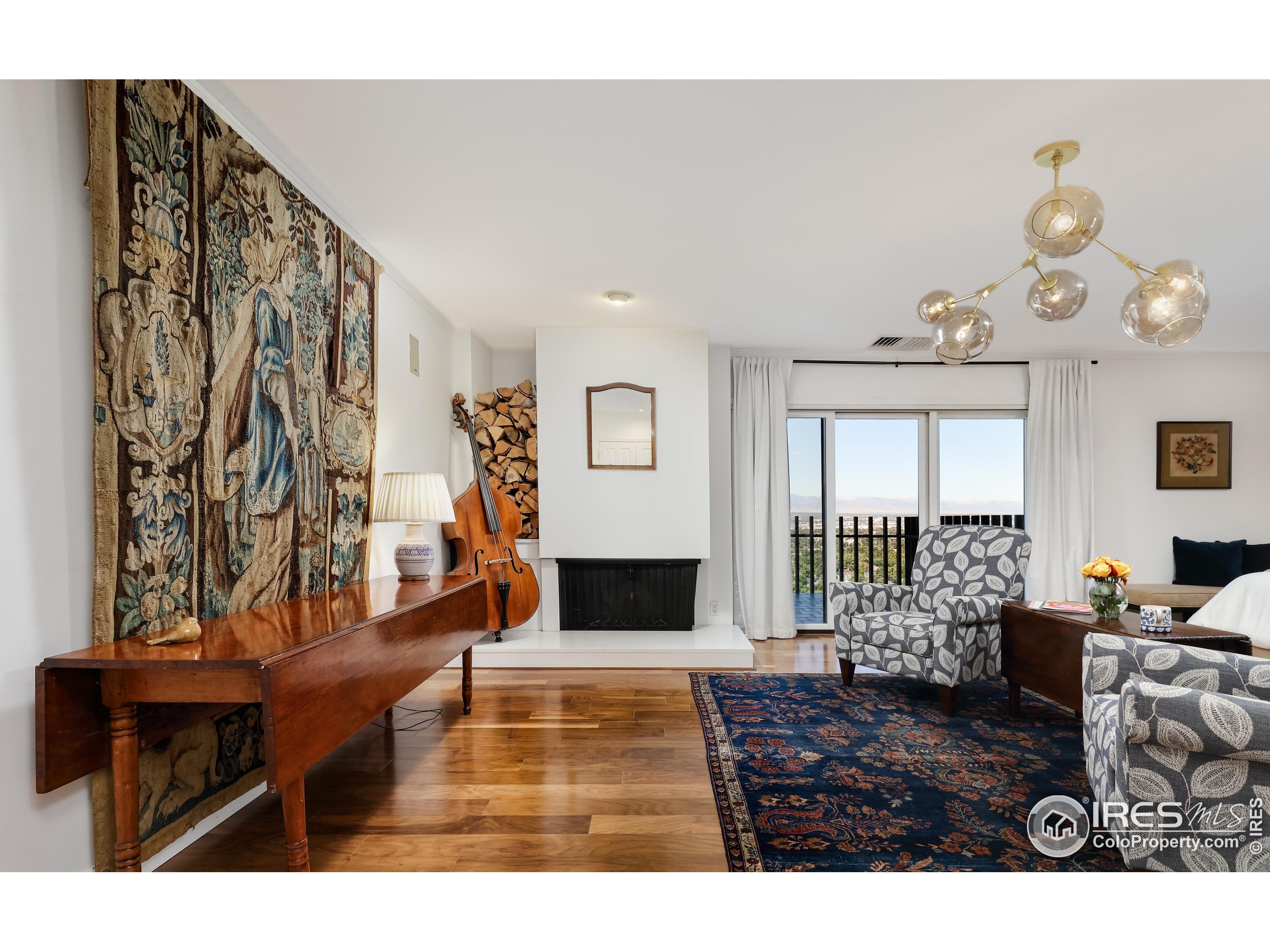 460 S Marion Pkwy 2000