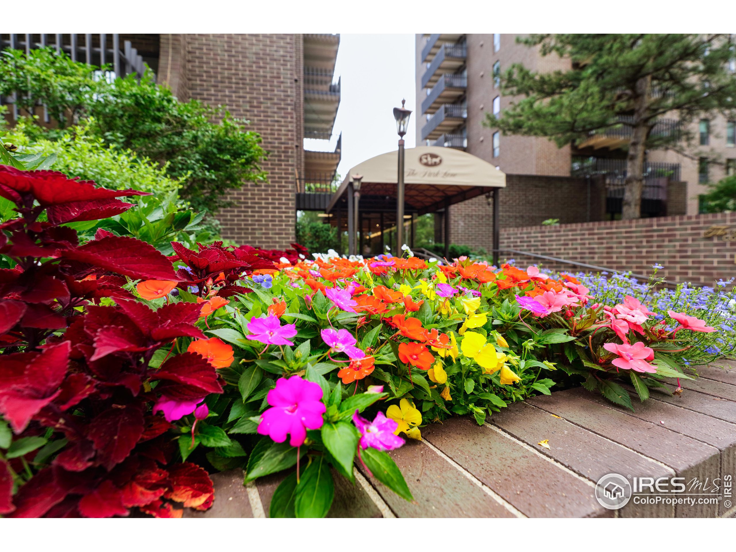 460 S Marion Pkwy 2000