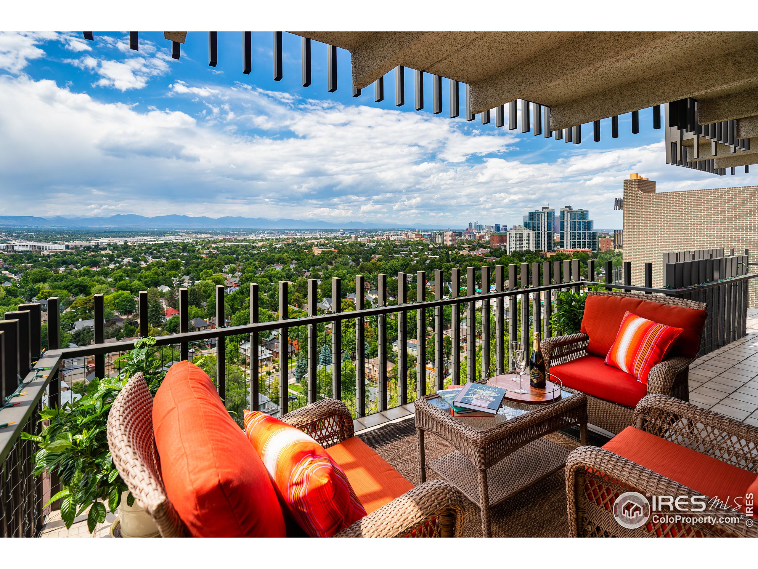 460 S Marion Pkwy 2000