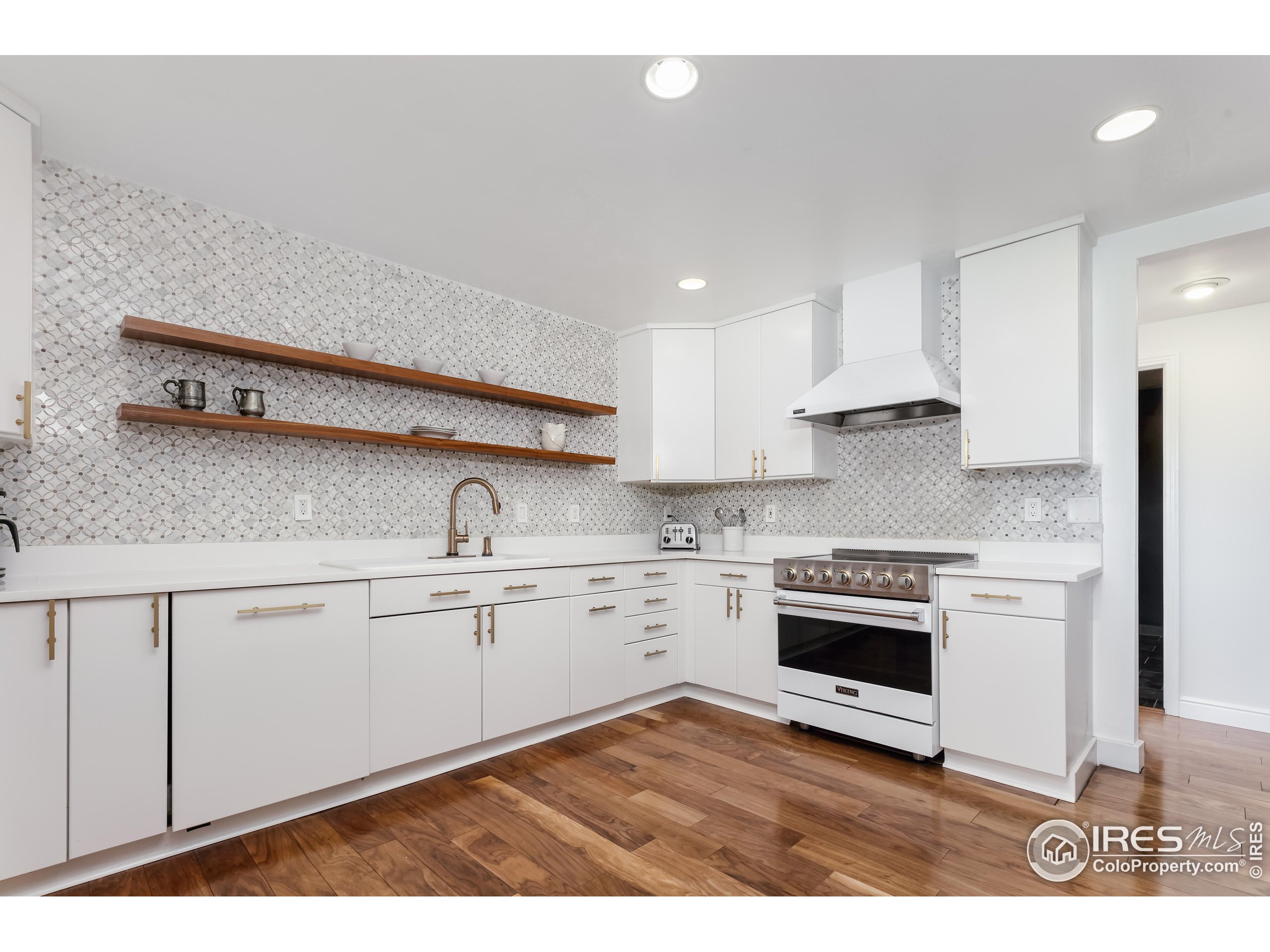 460 S Marion Pkwy 2000