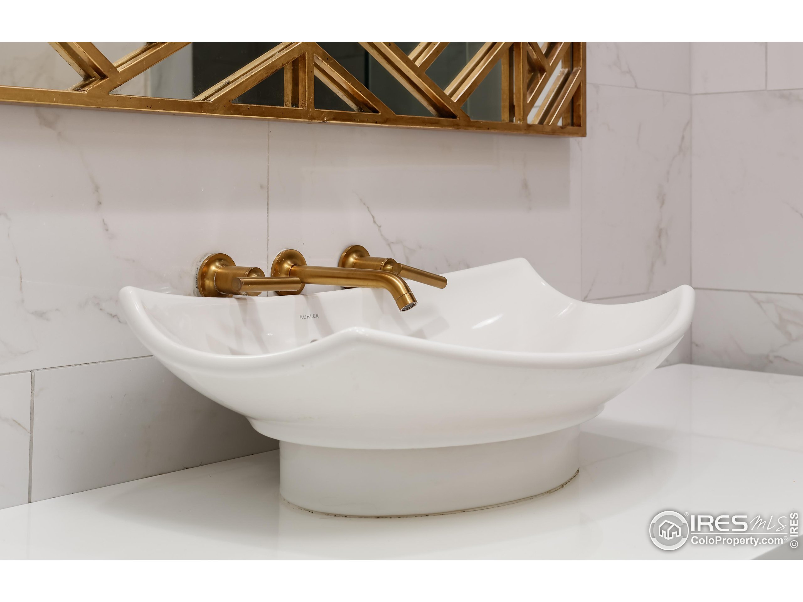 460 S Marion Pkwy 2000