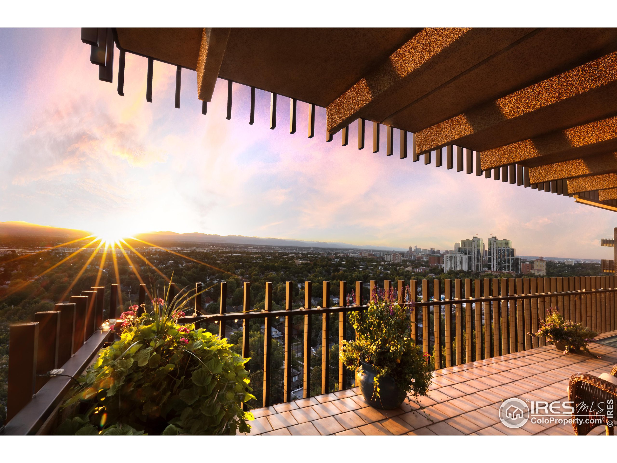 460 S Marion Pkwy 2000