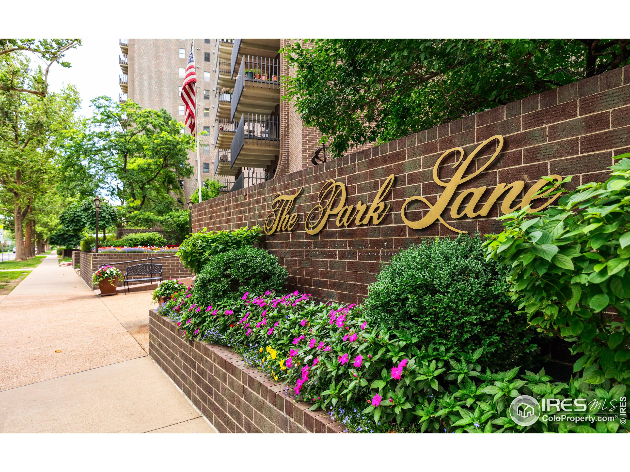 460 S Marion Pkwy 2000