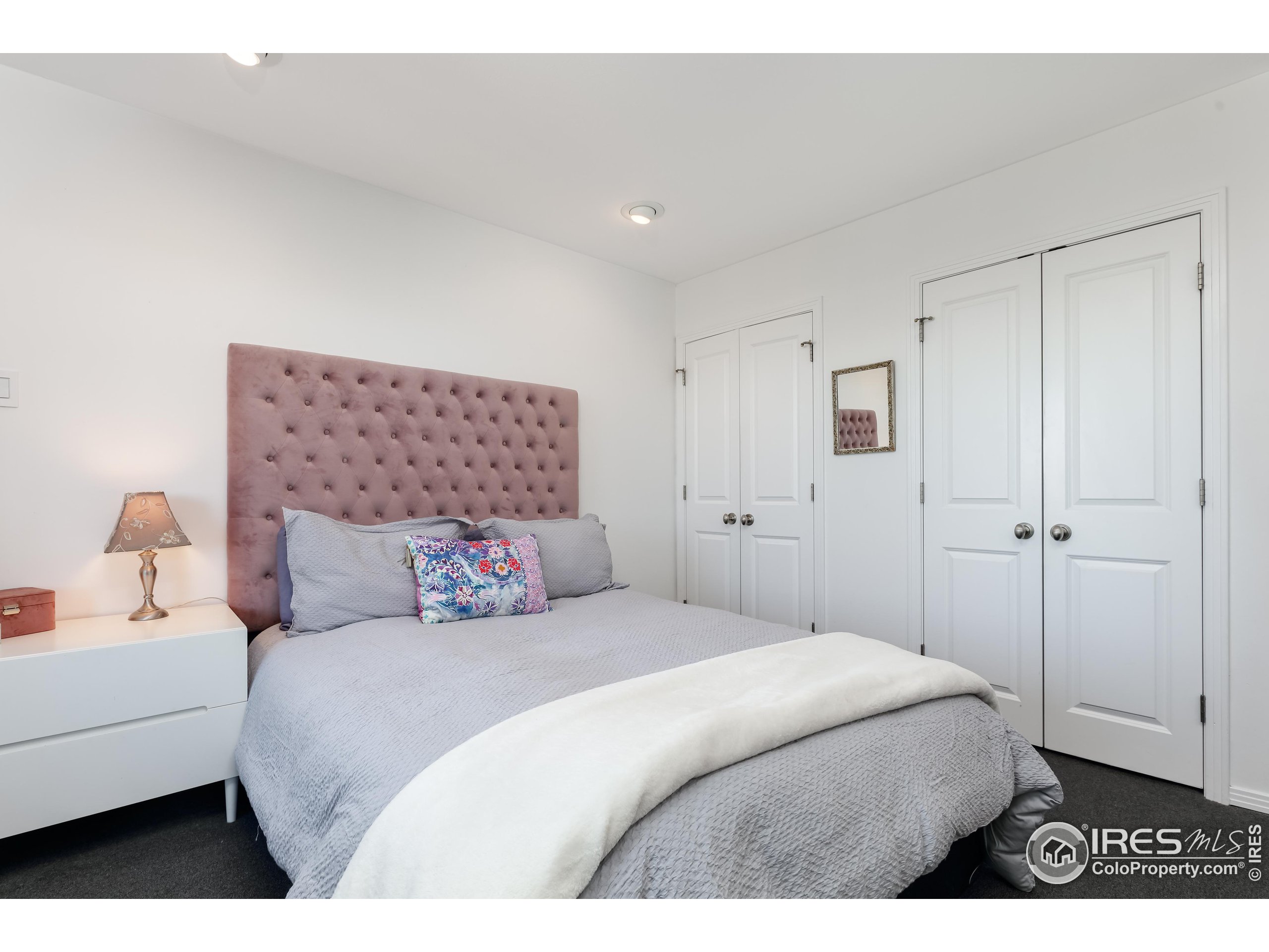 460 S Marion Pkwy 2000