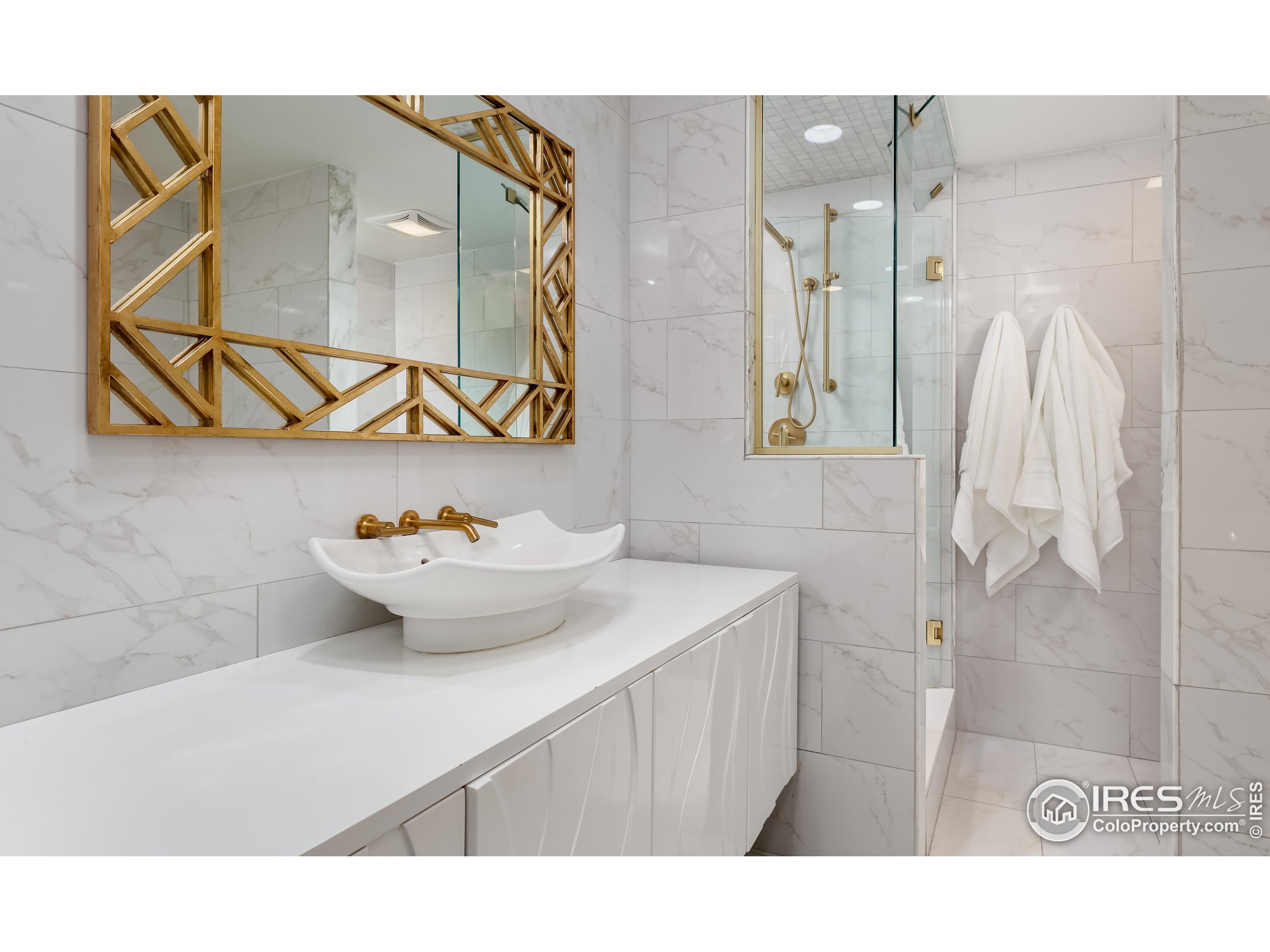 460 S Marion Pkwy 2000