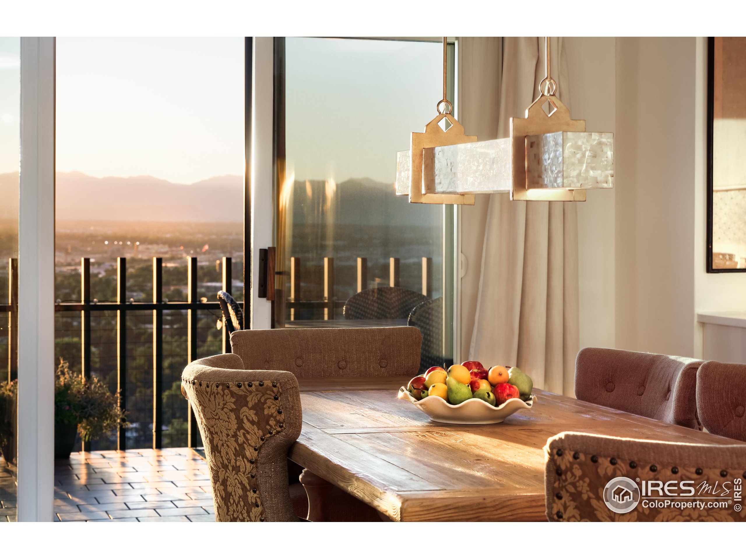 460 S Marion Pkwy 2000