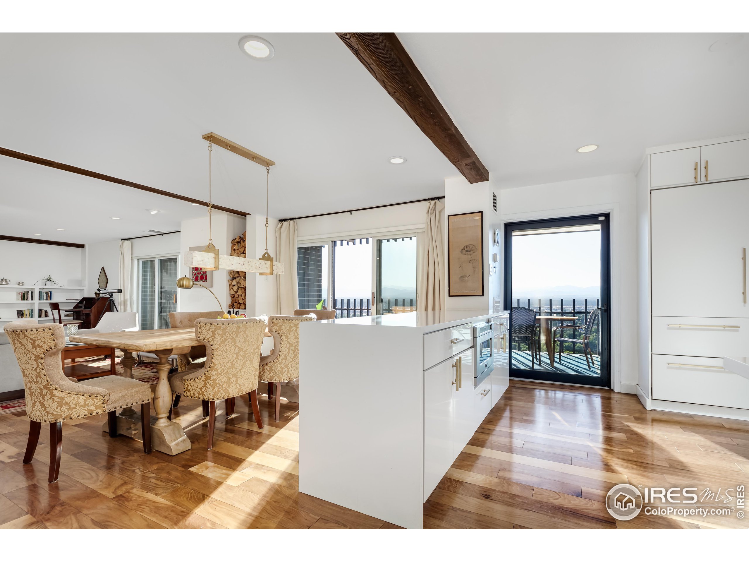 460 S Marion Pkwy 2000