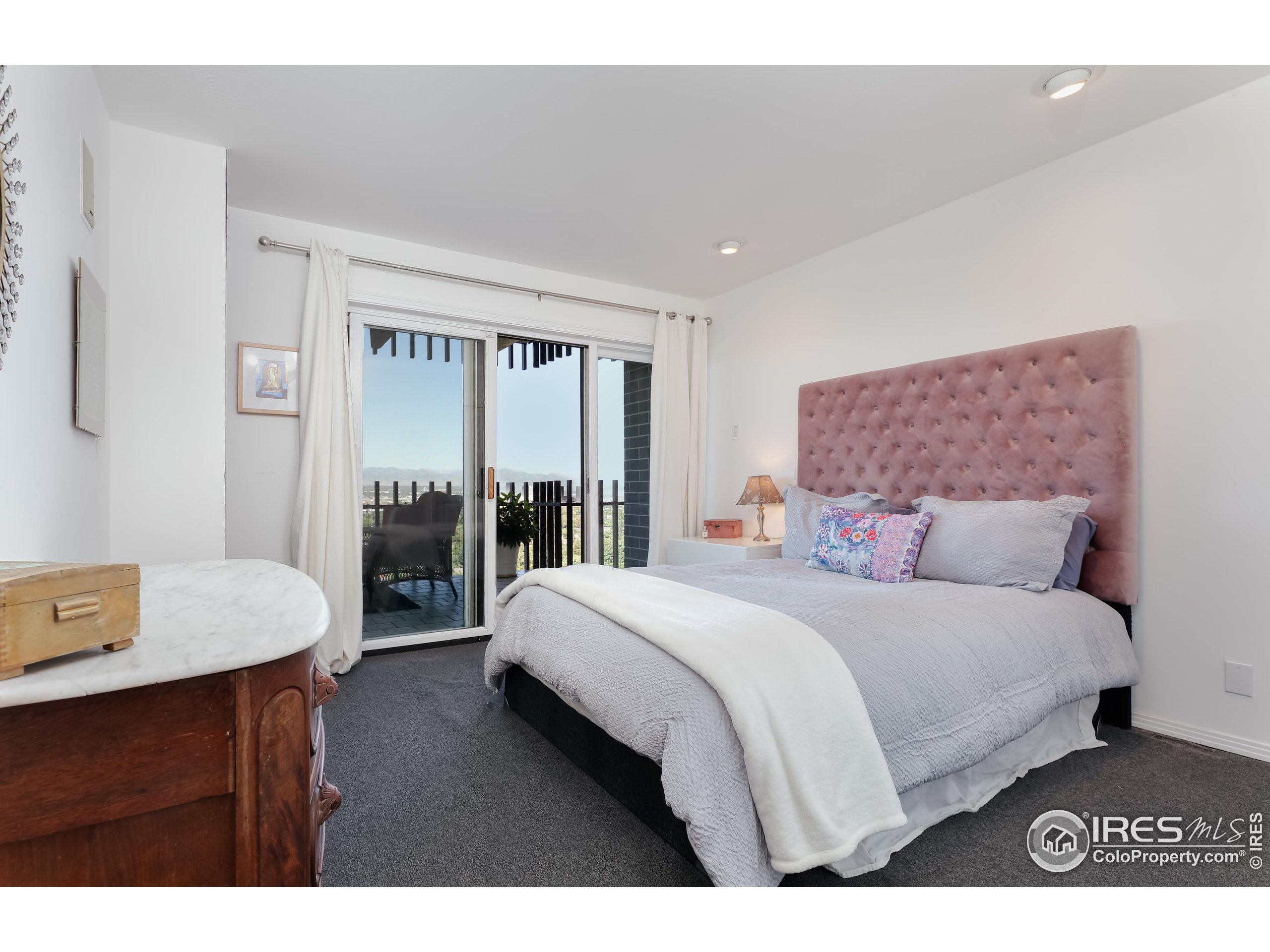 460 S Marion Pkwy 2000