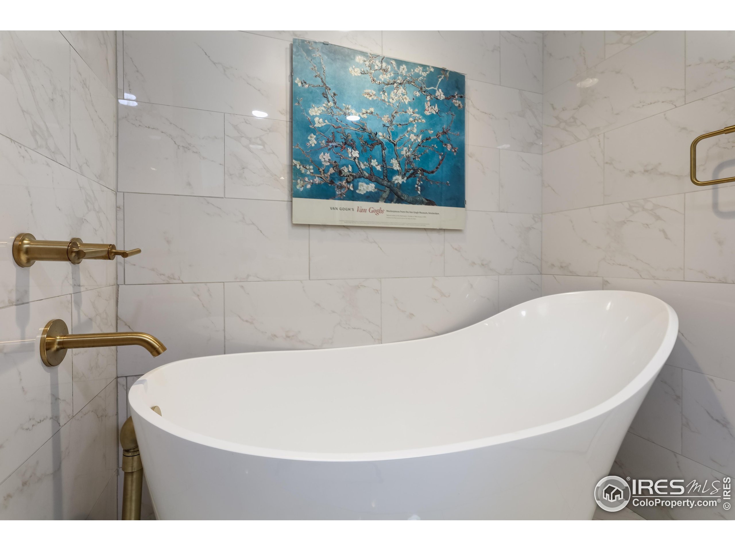 460 S Marion Pkwy 2000