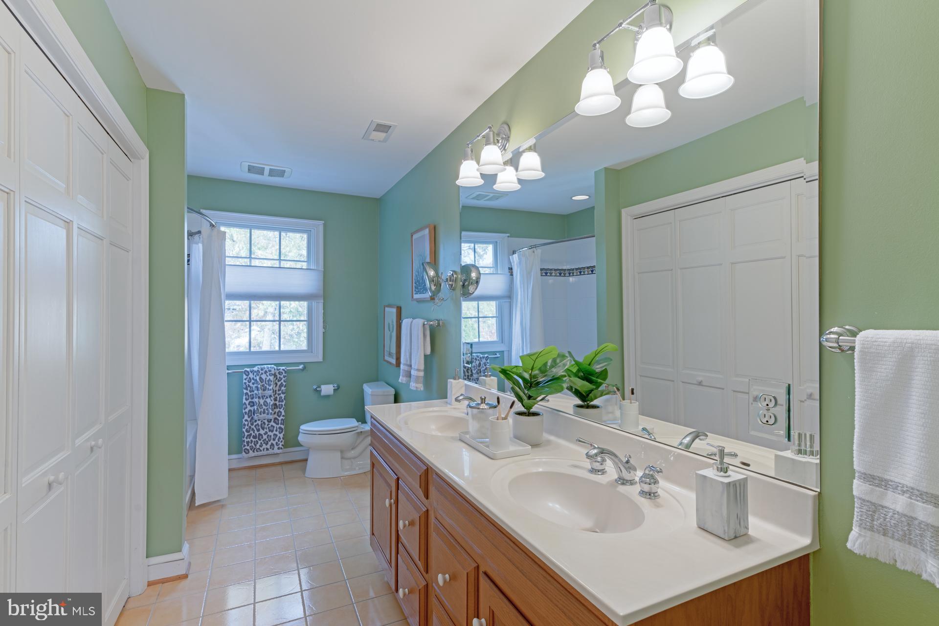 23 W GLENDALE AVENUE