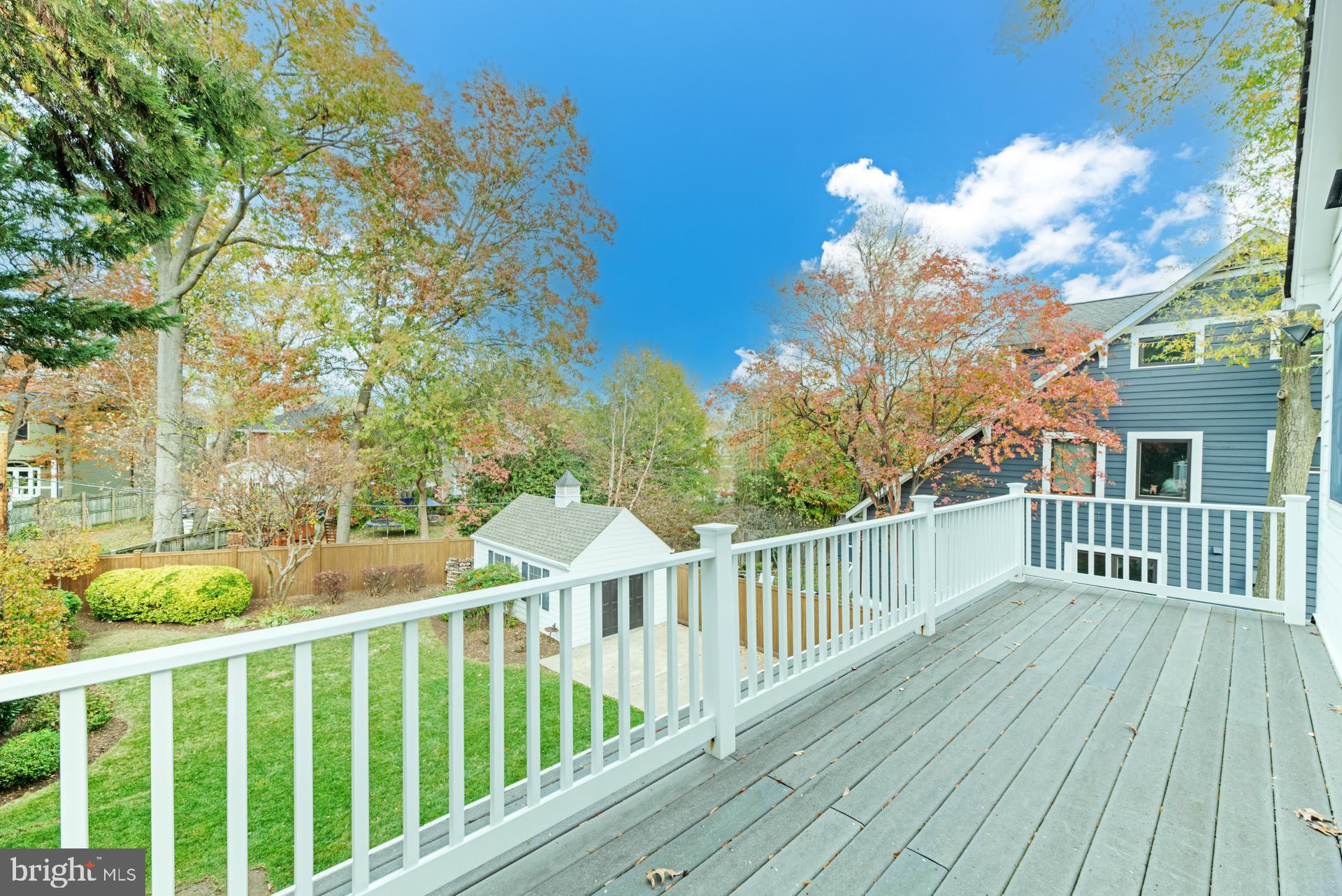 23 W GLENDALE AVENUE