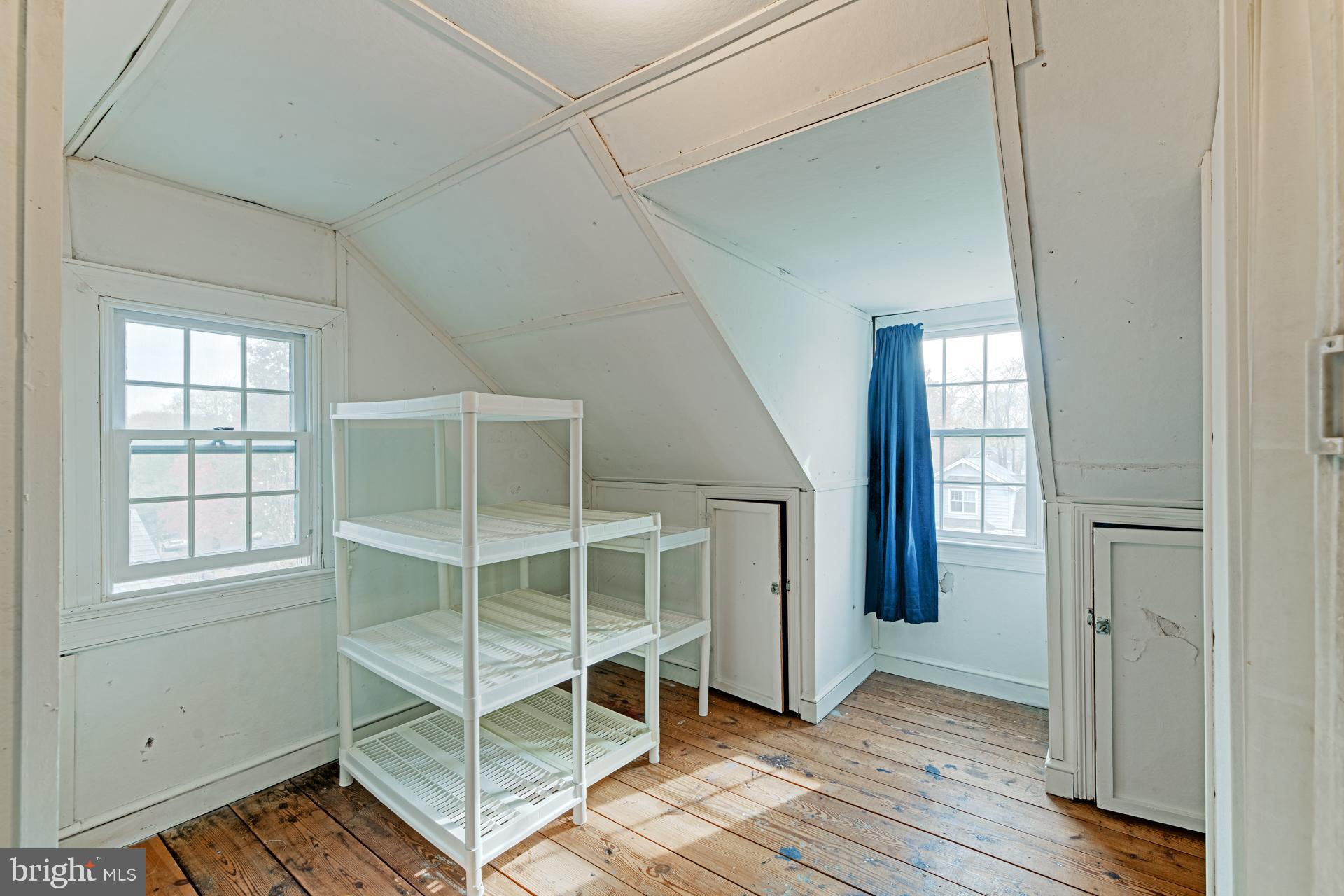 23 W GLENDALE AVENUE