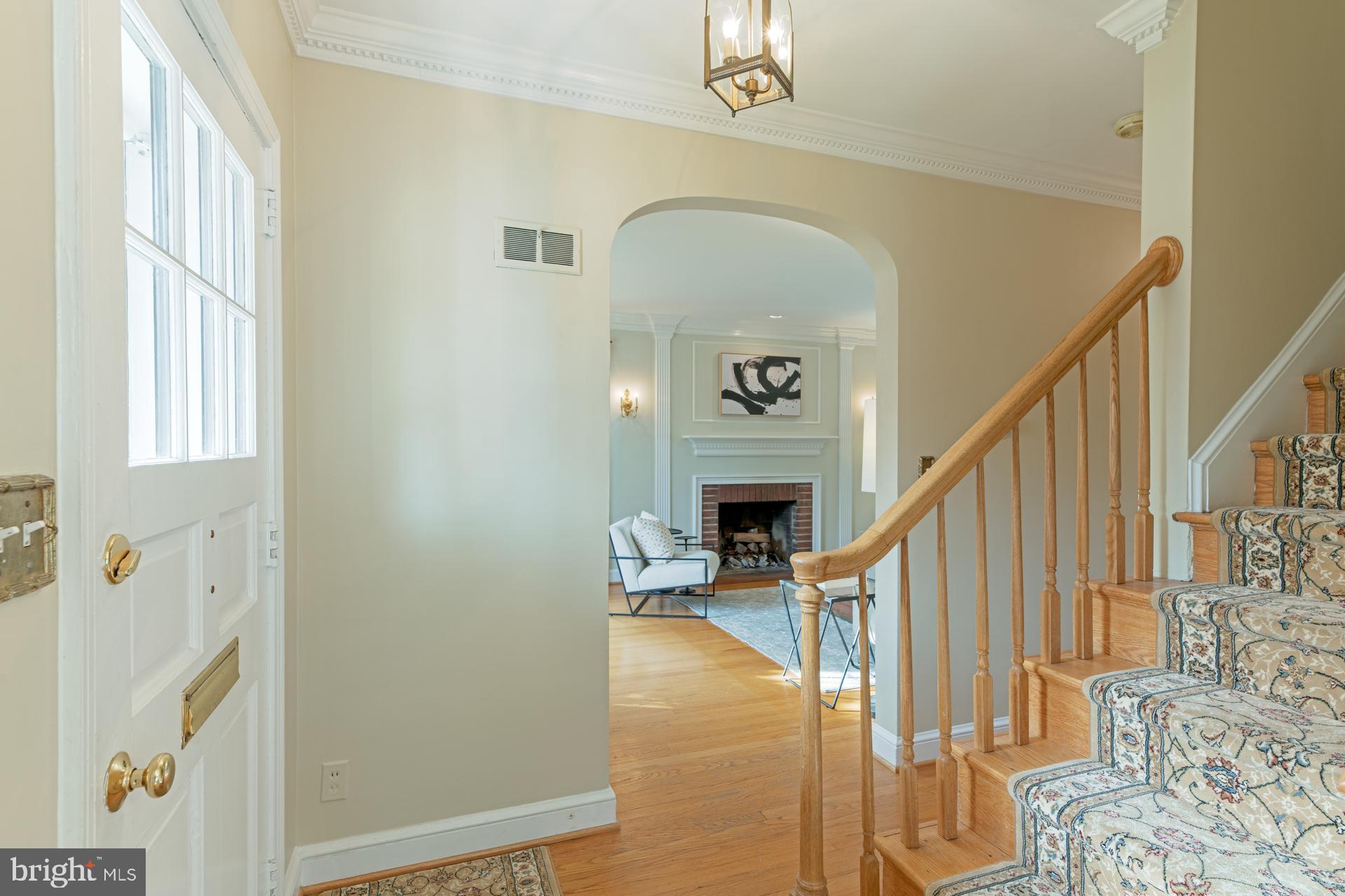 23 W GLENDALE AVENUE