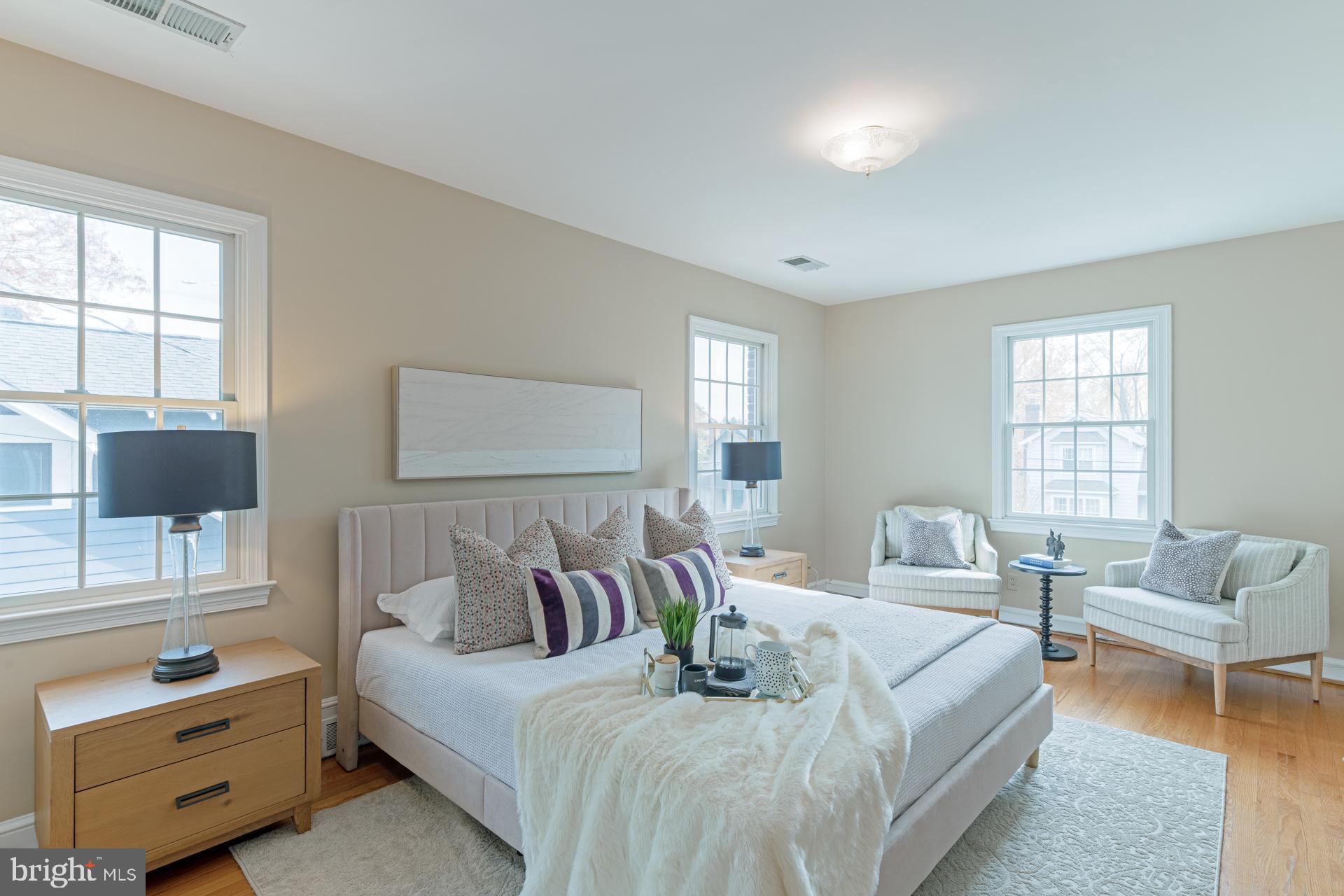 23 W GLENDALE AVENUE