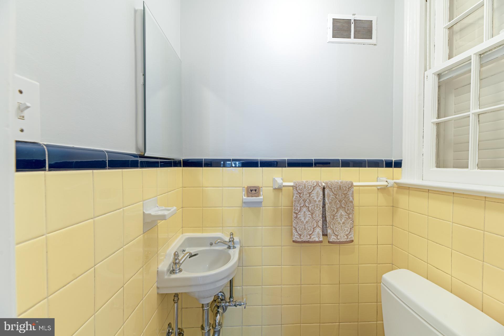 23 W GLENDALE AVENUE