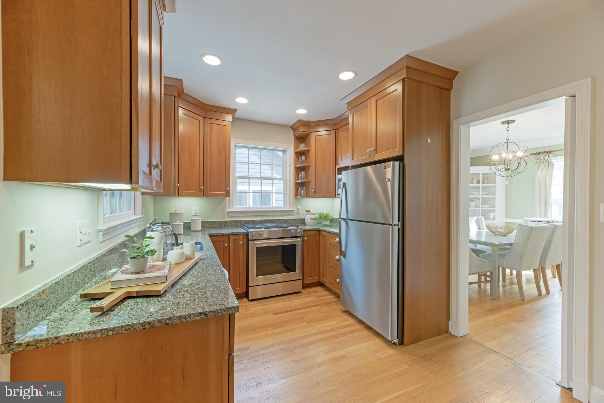 23 W GLENDALE AVENUE