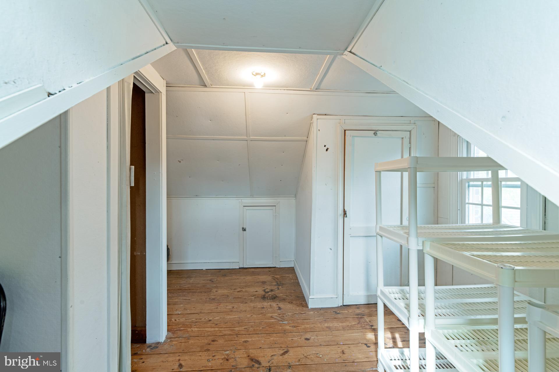 23 W GLENDALE AVENUE