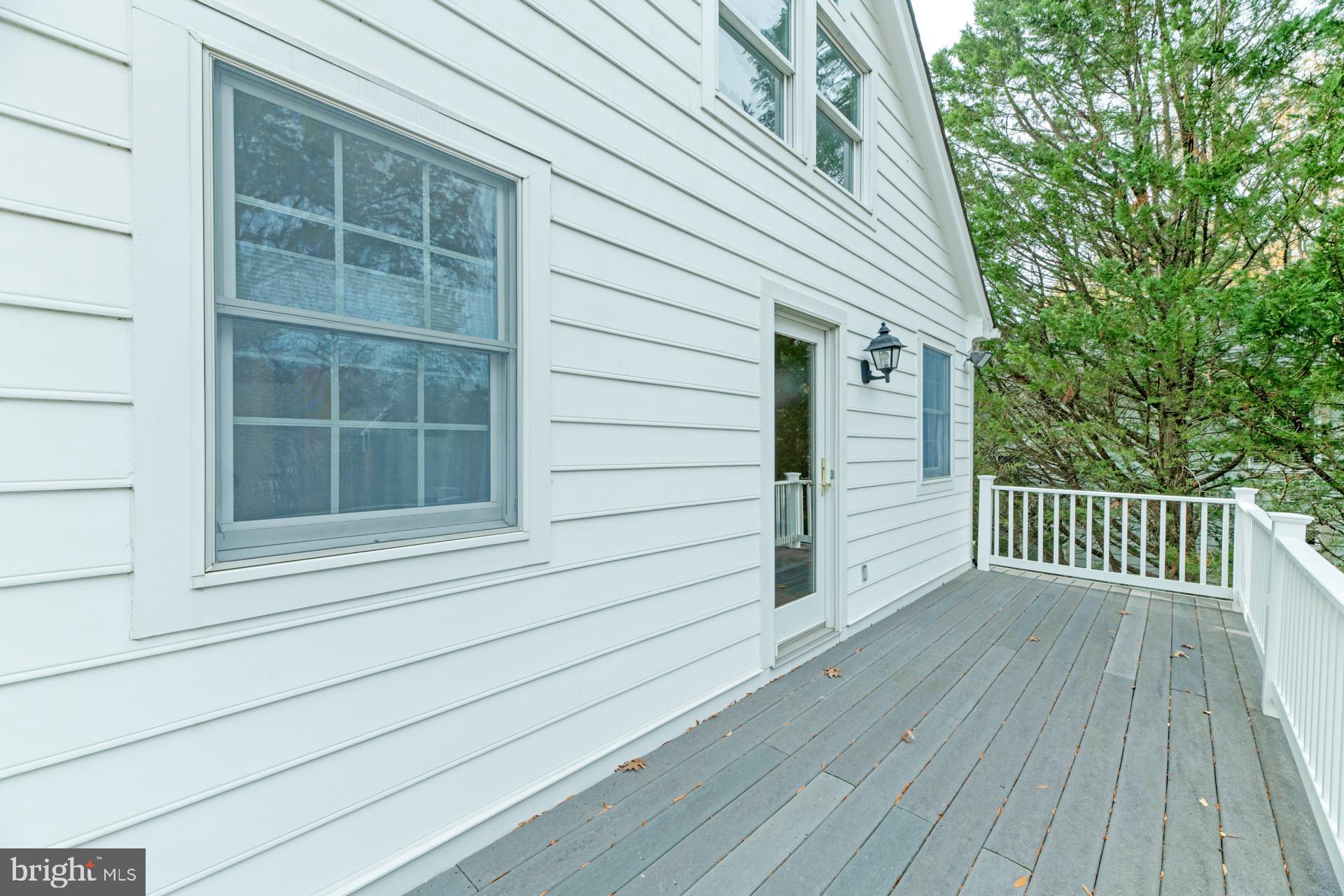 23 W GLENDALE AVENUE