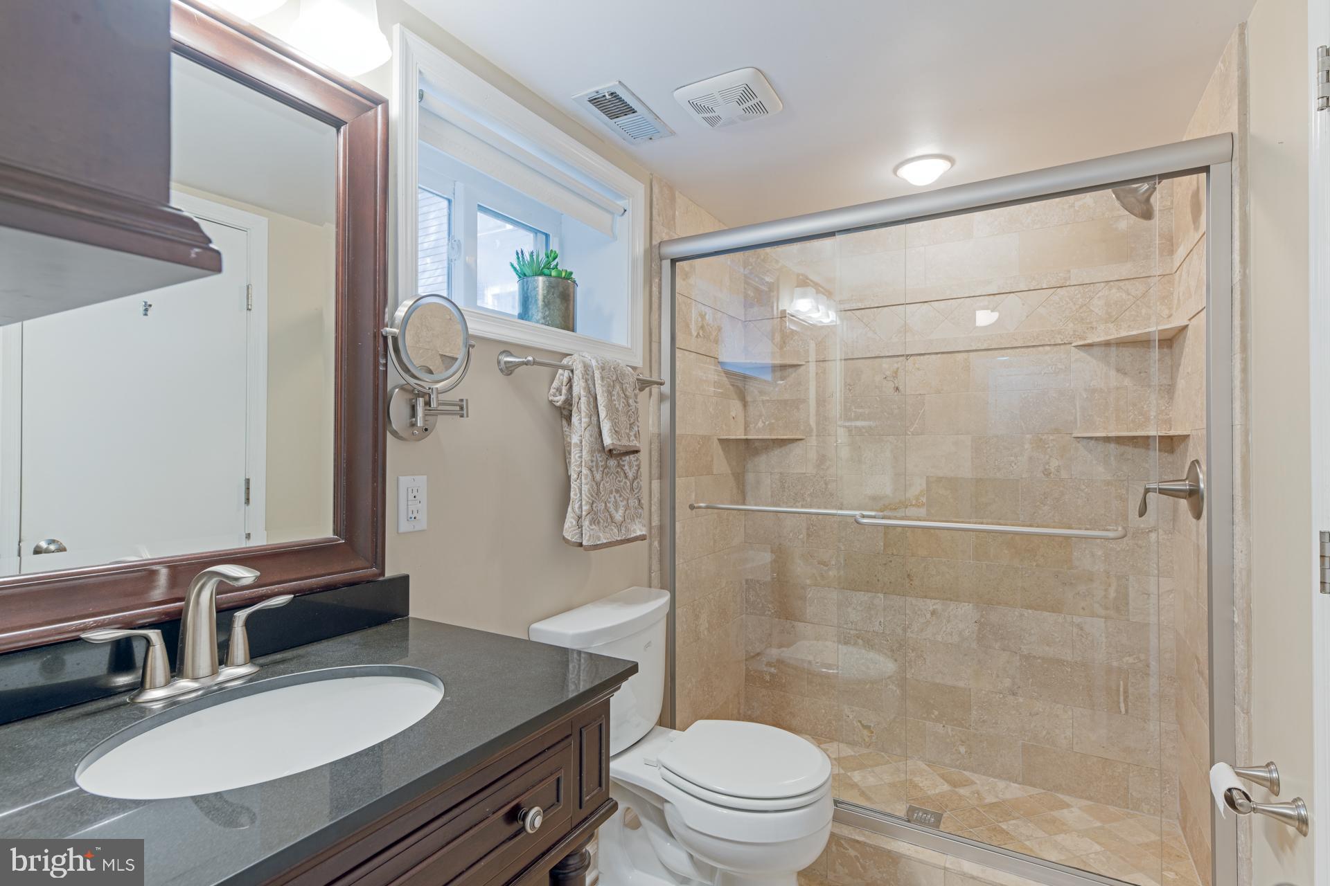 23 W GLENDALE AVENUE