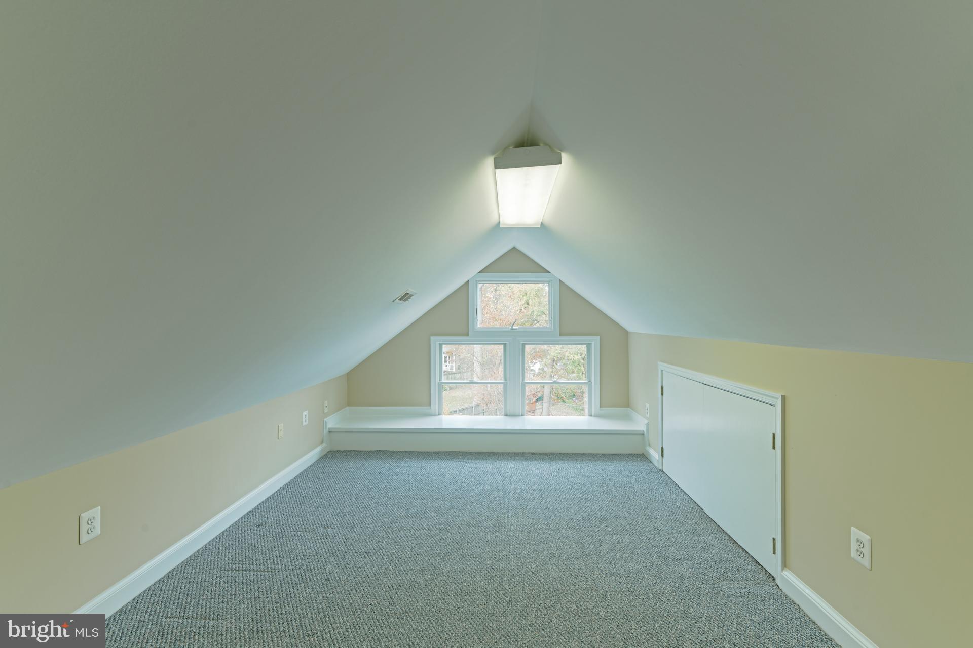 23 W GLENDALE AVENUE