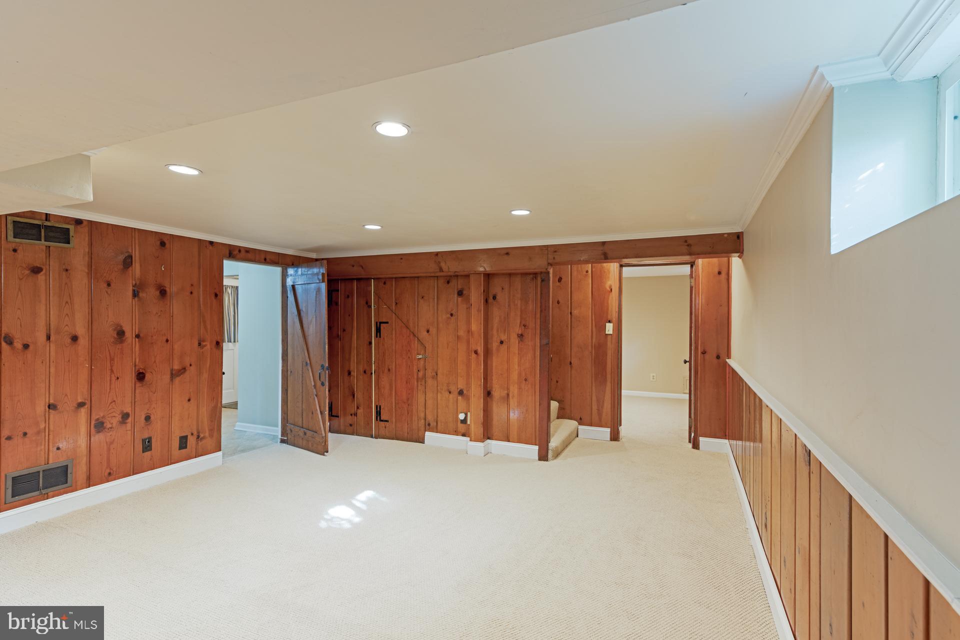 23 W GLENDALE AVENUE