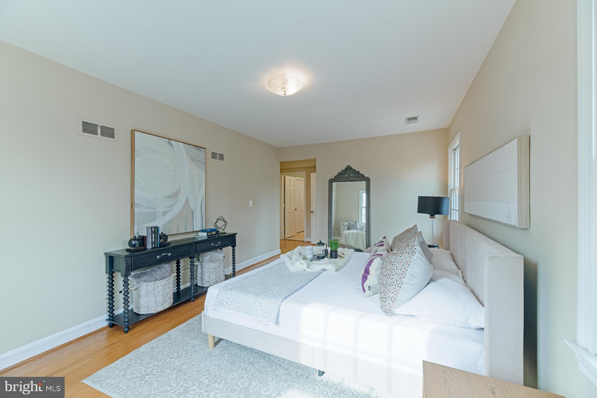 23 W GLENDALE AVENUE