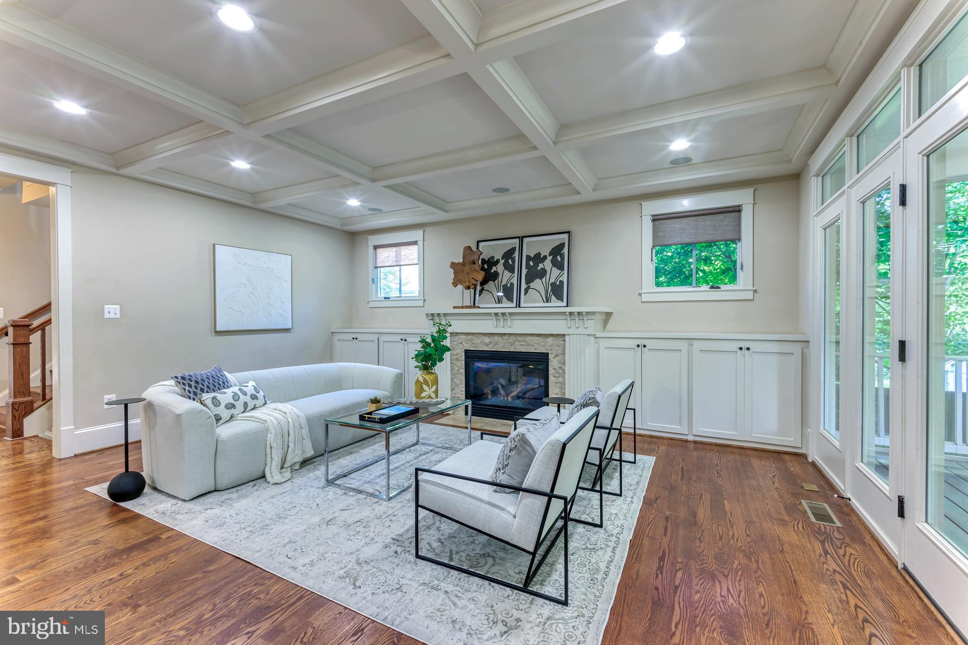 24 GLENDALE AVENUE W