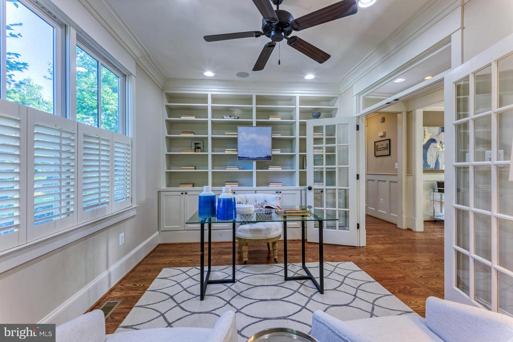 24 GLENDALE AVENUE W