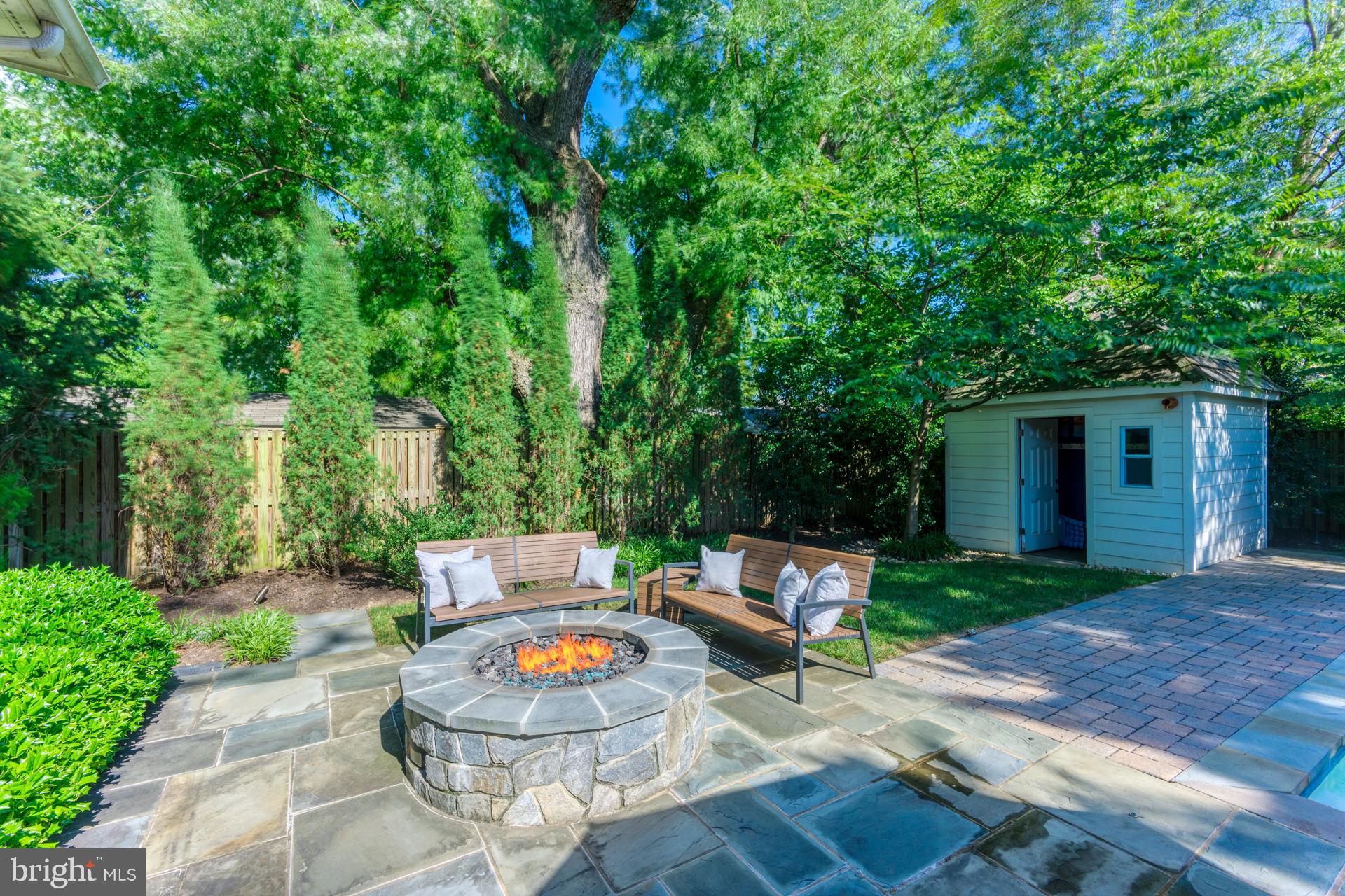 24 GLENDALE AVENUE W