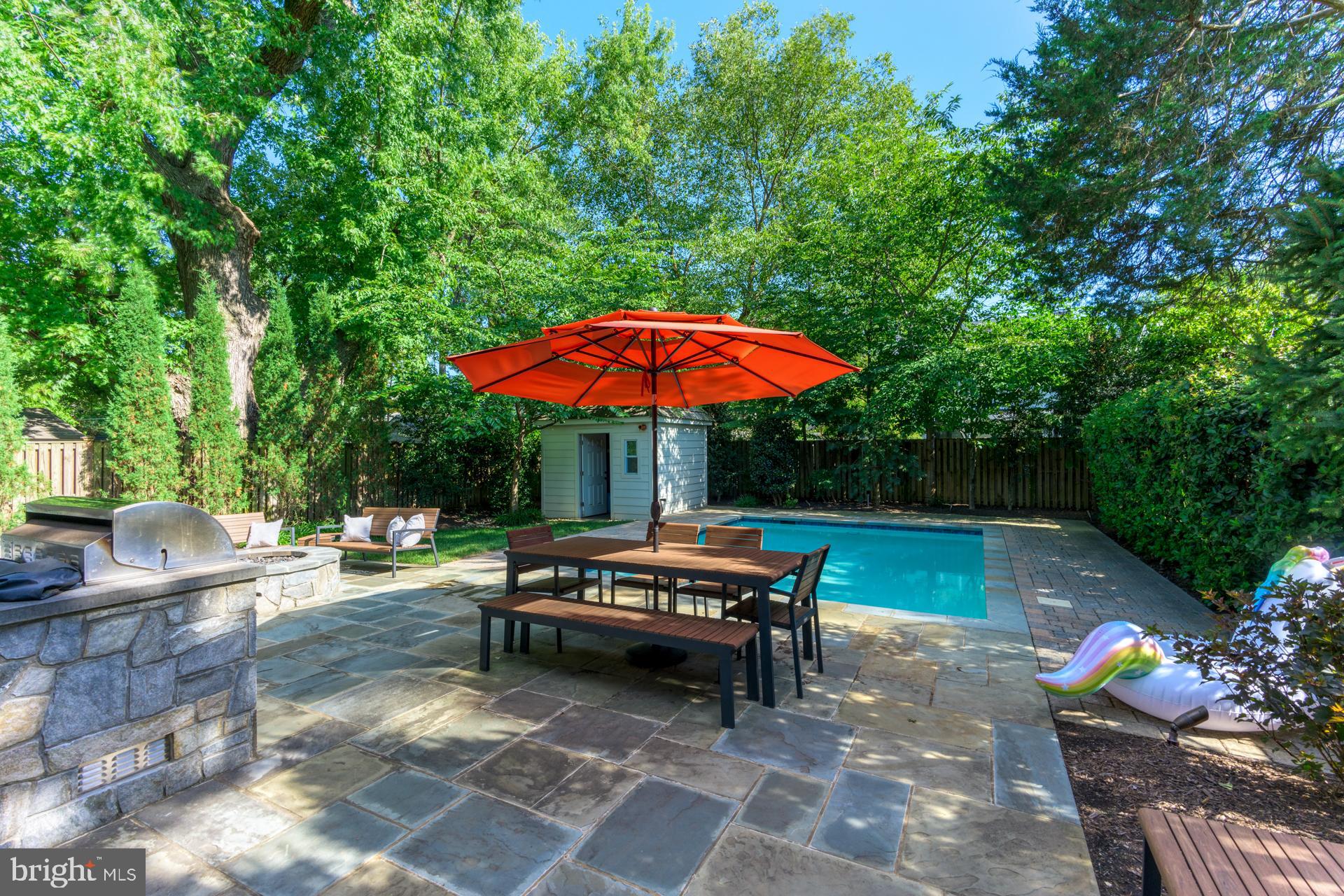 24 GLENDALE AVENUE W