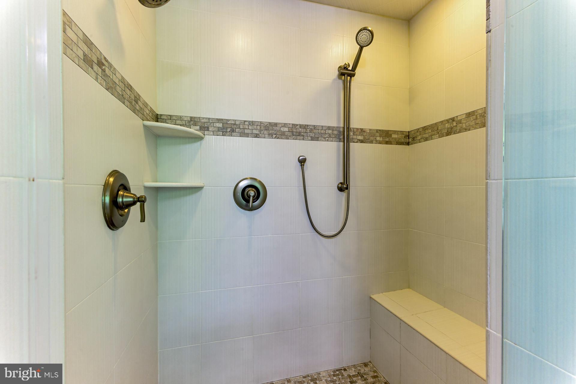 24 GLENDALE AVENUE W