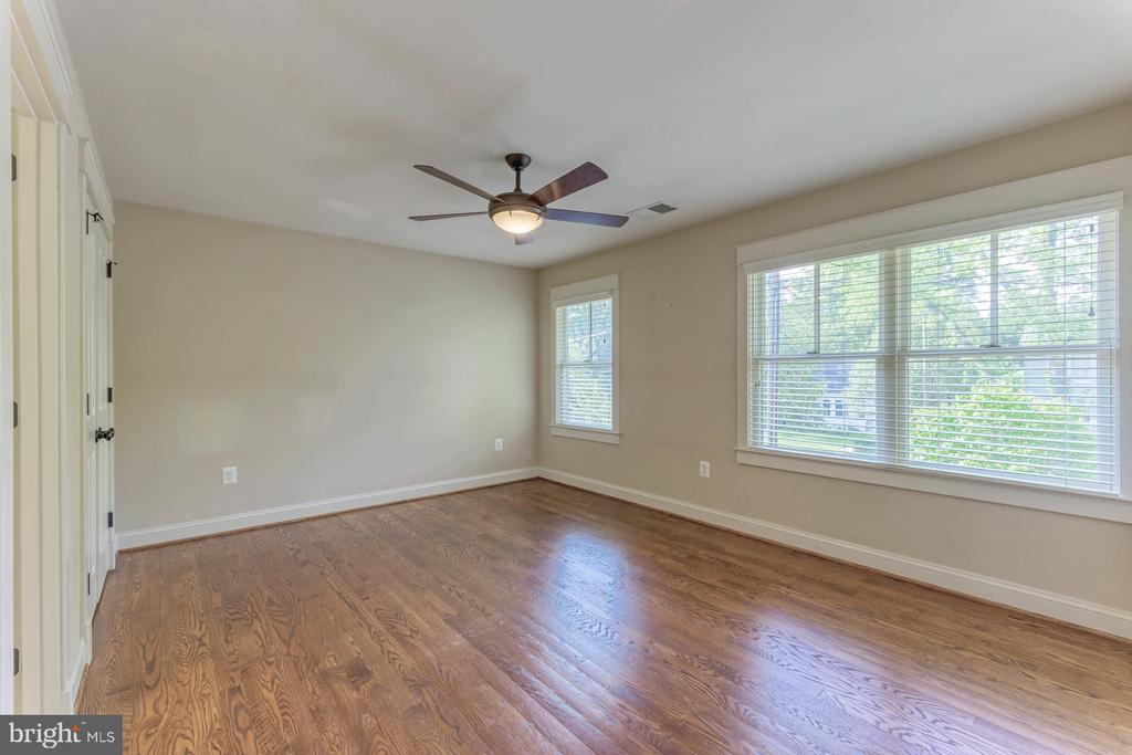 24 GLENDALE AVENUE W