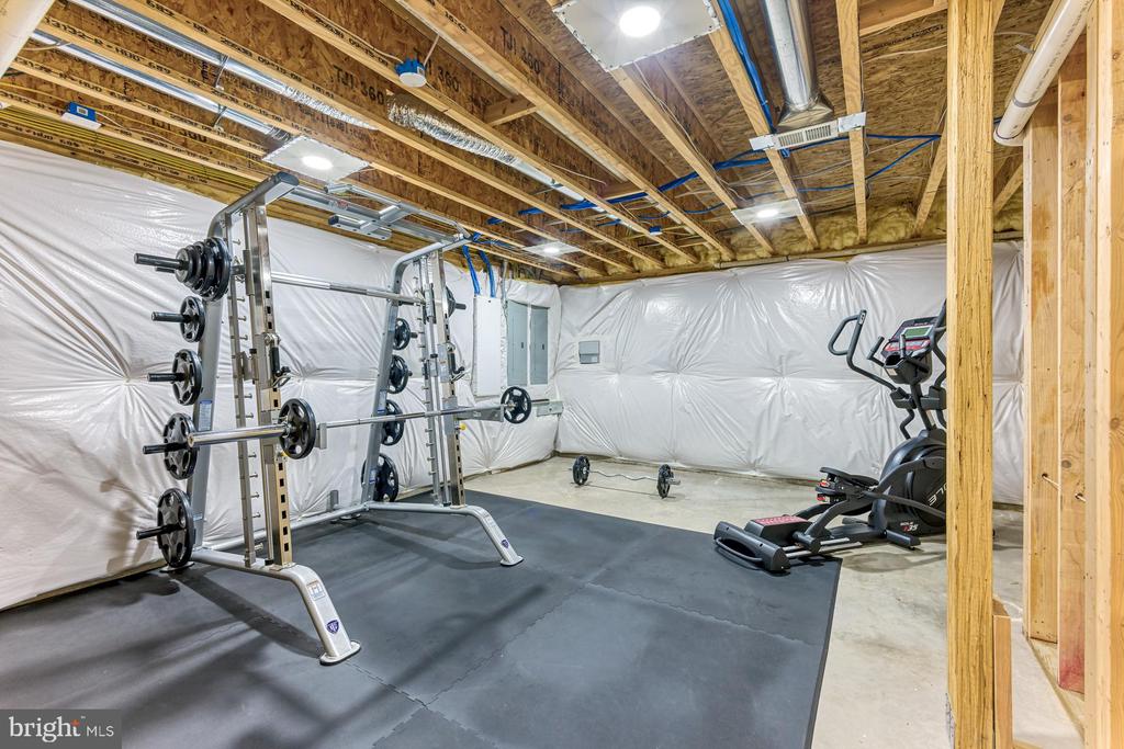 24 GLENDALE AVENUE W