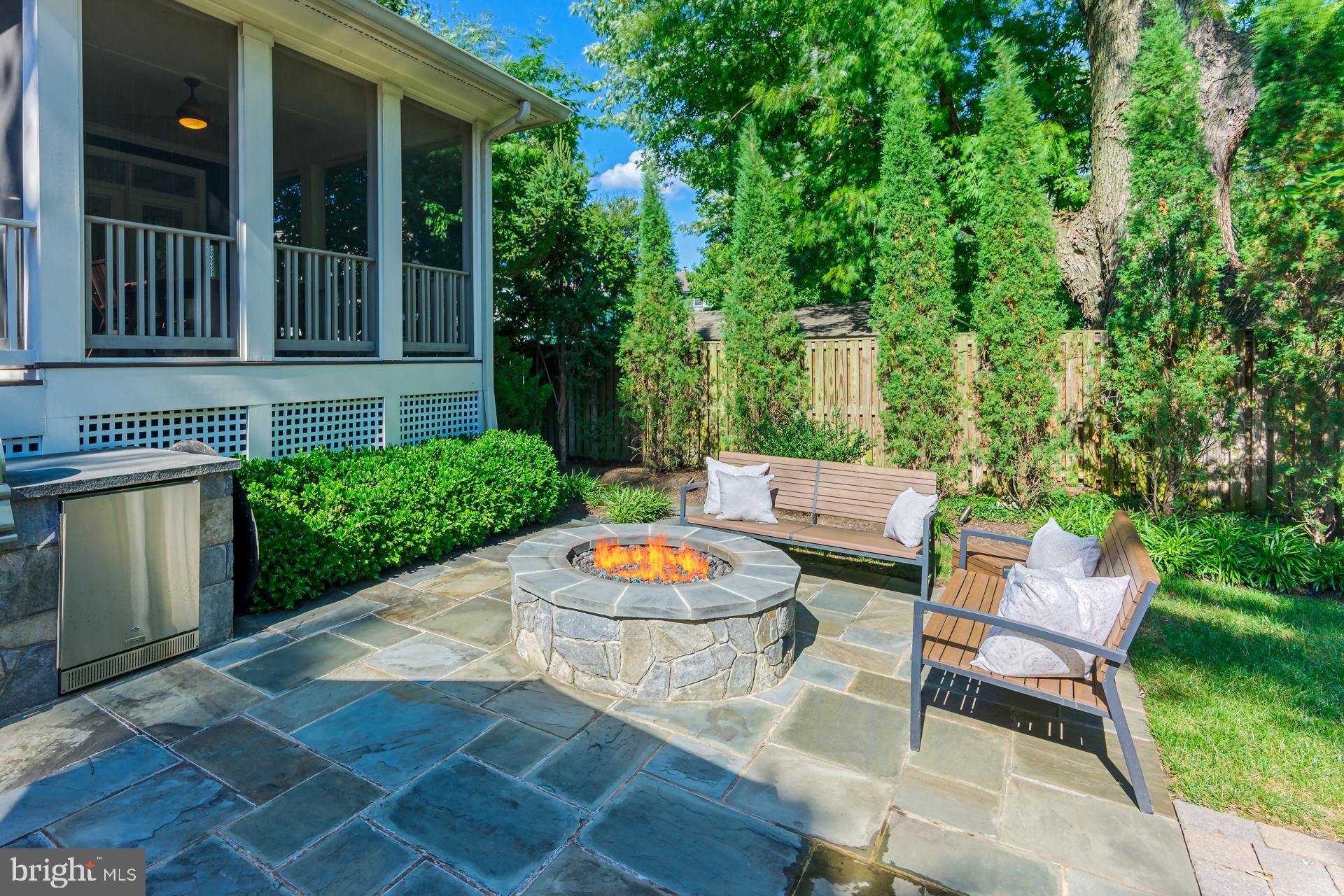 24 GLENDALE AVENUE W