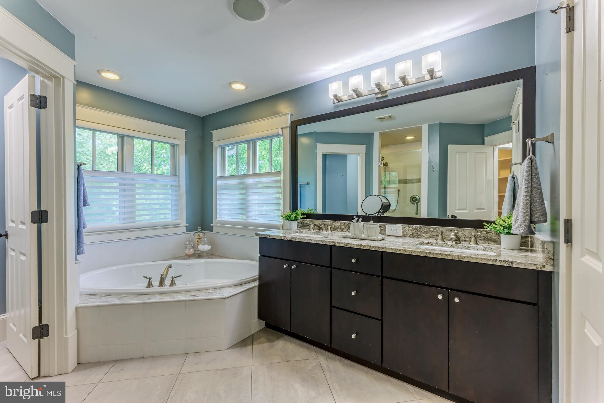 24 GLENDALE AVENUE W