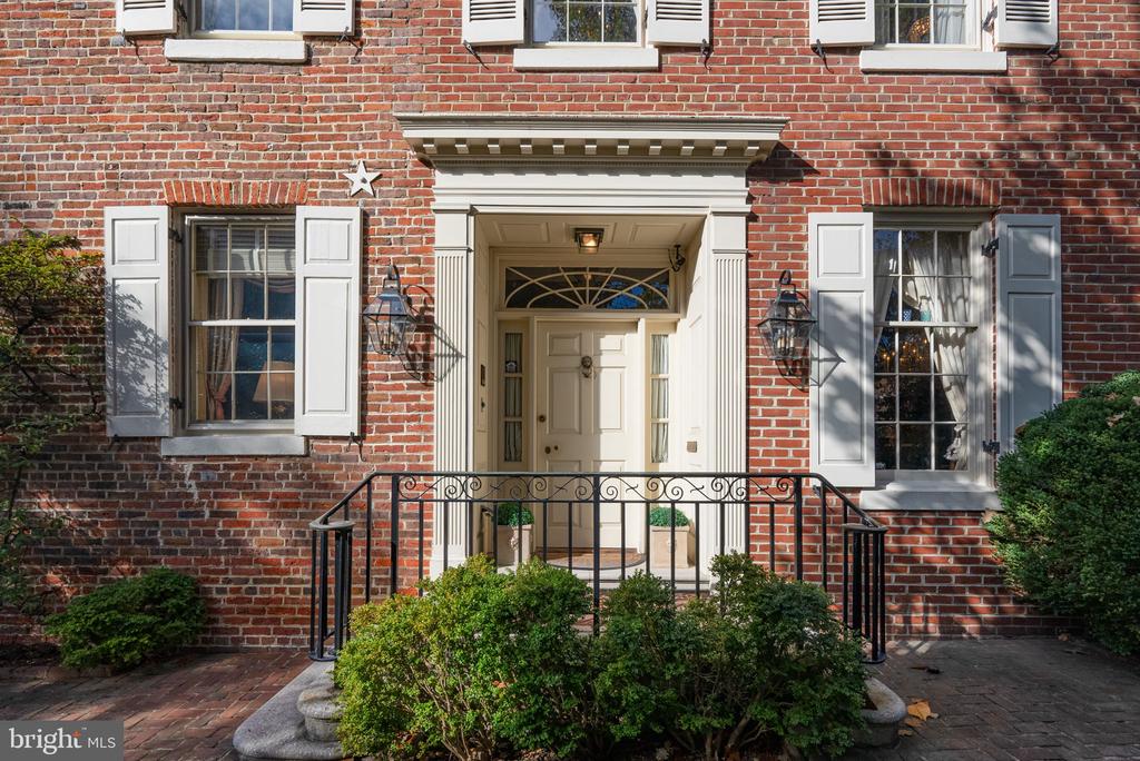 213 CAMERON STREET