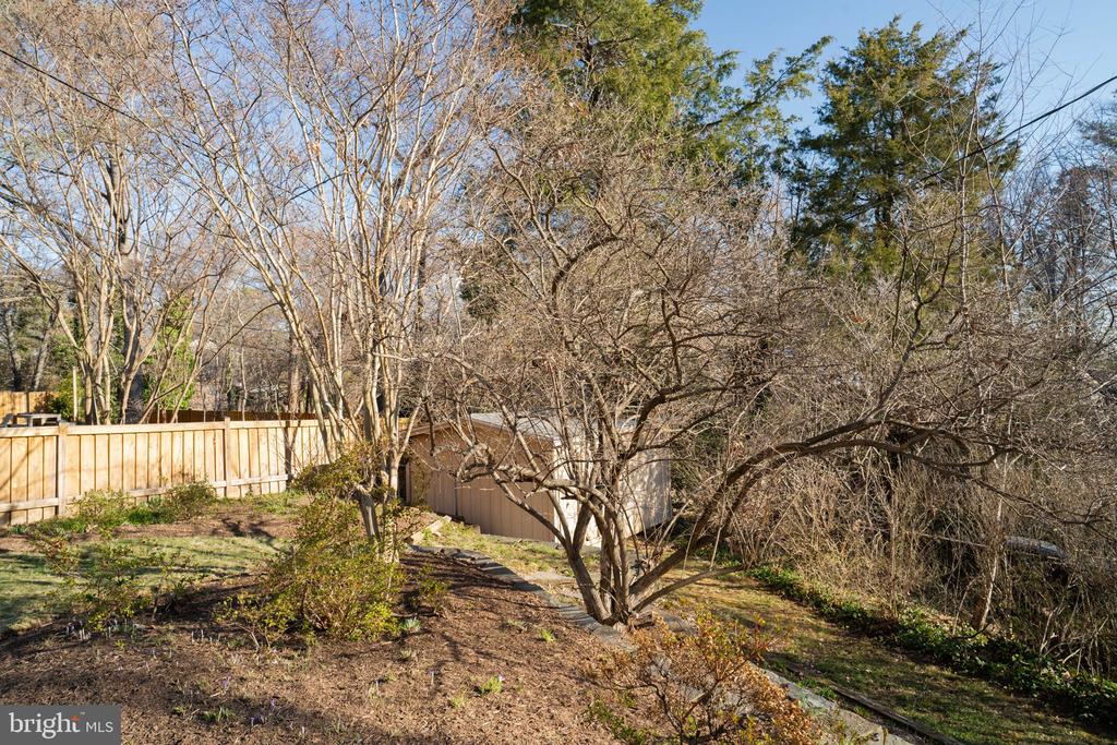 406 BRADDOCK ROAD W
