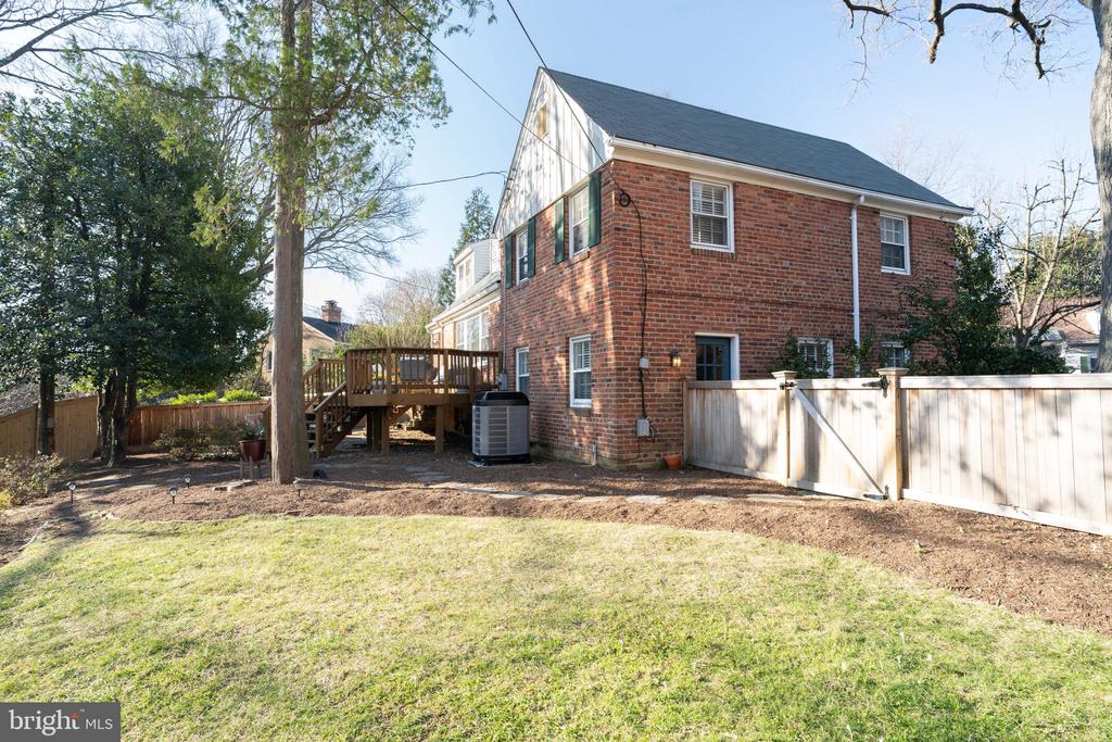 406 BRADDOCK ROAD W