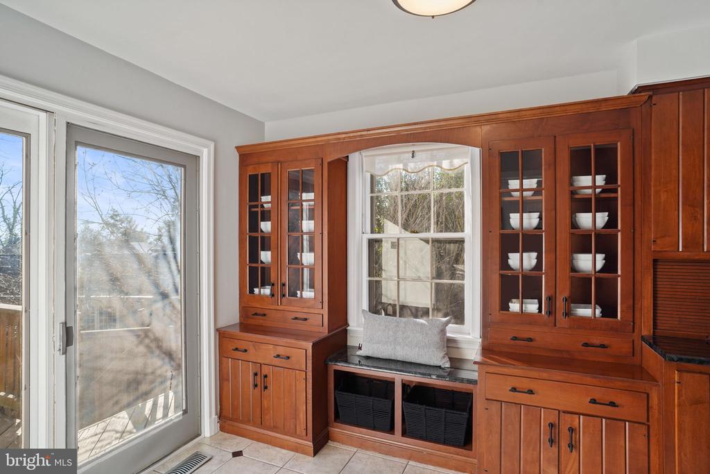 406 BRADDOCK ROAD W