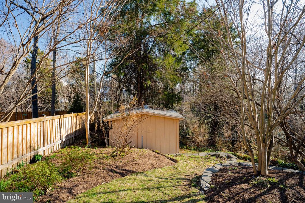 406 BRADDOCK ROAD W
