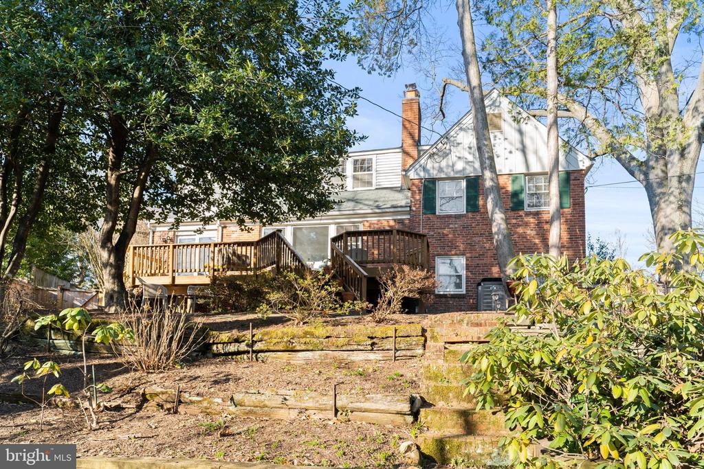 406 BRADDOCK ROAD W