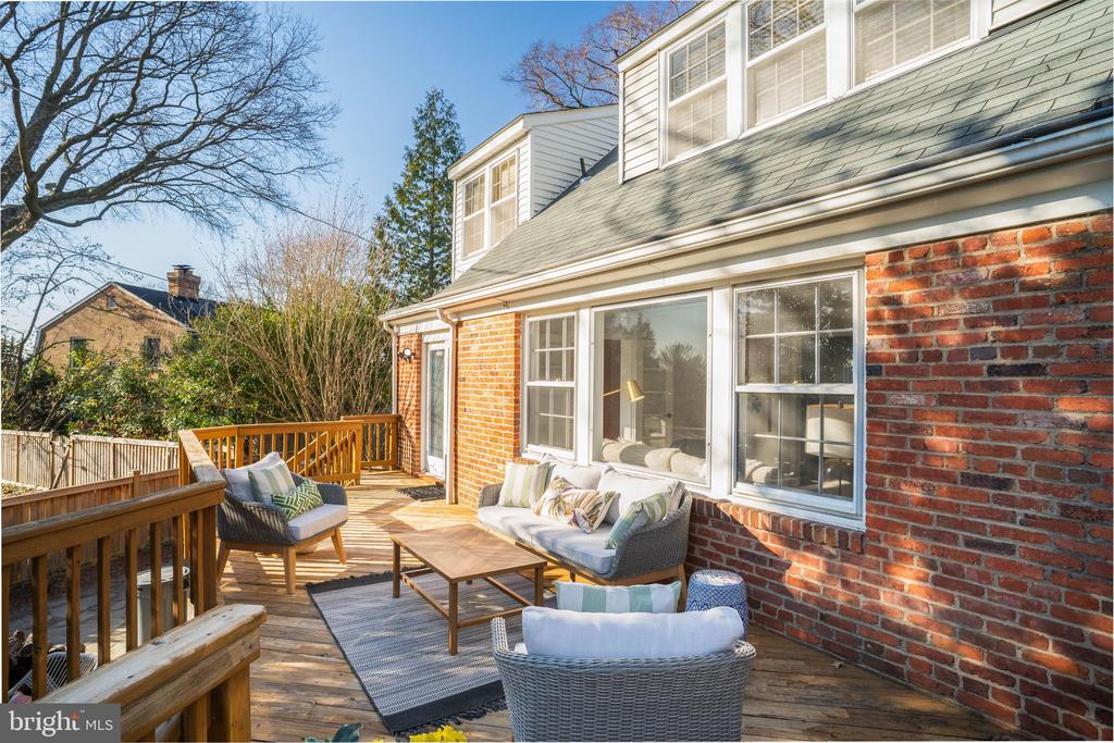 406 BRADDOCK ROAD W