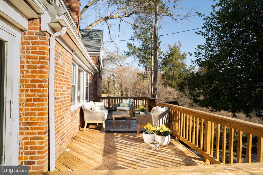 406 BRADDOCK ROAD W