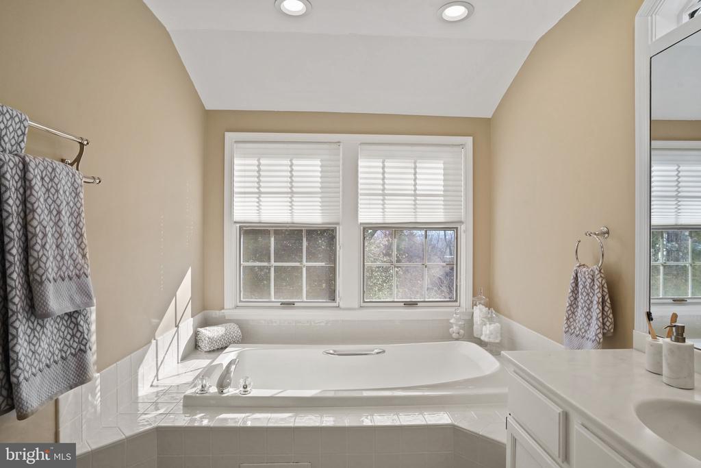 406 BRADDOCK ROAD W
